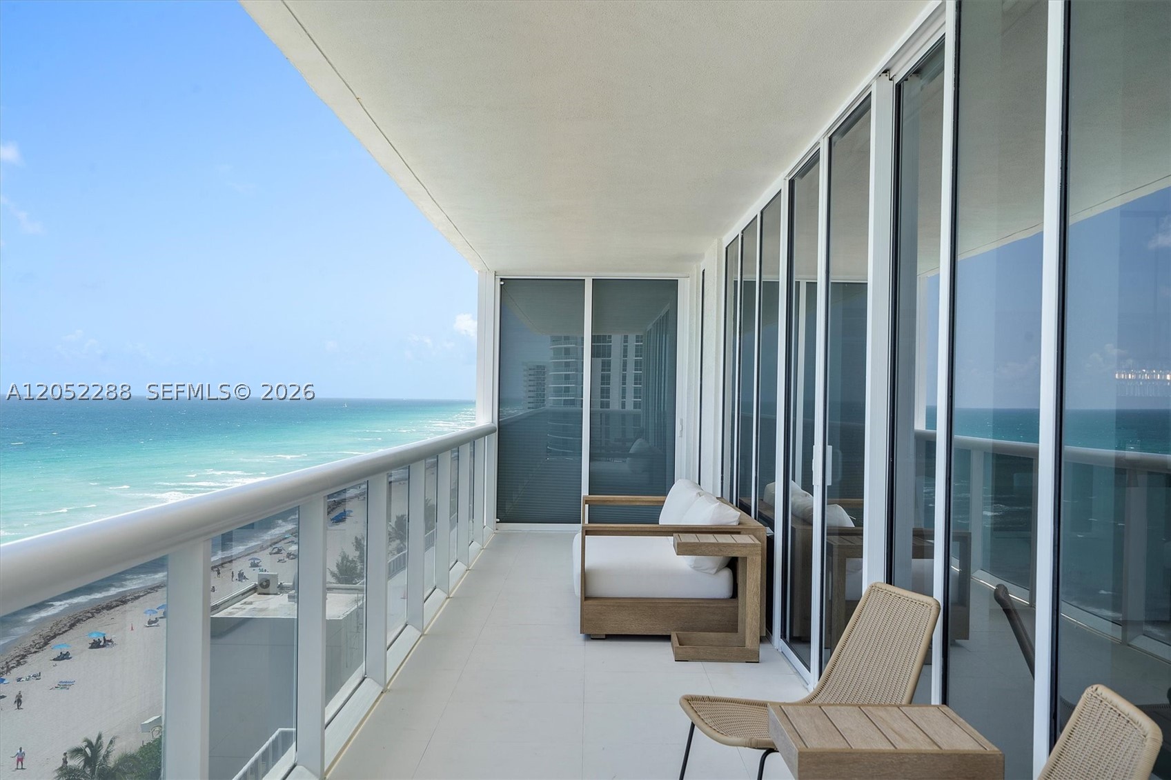 image Beach Club 27