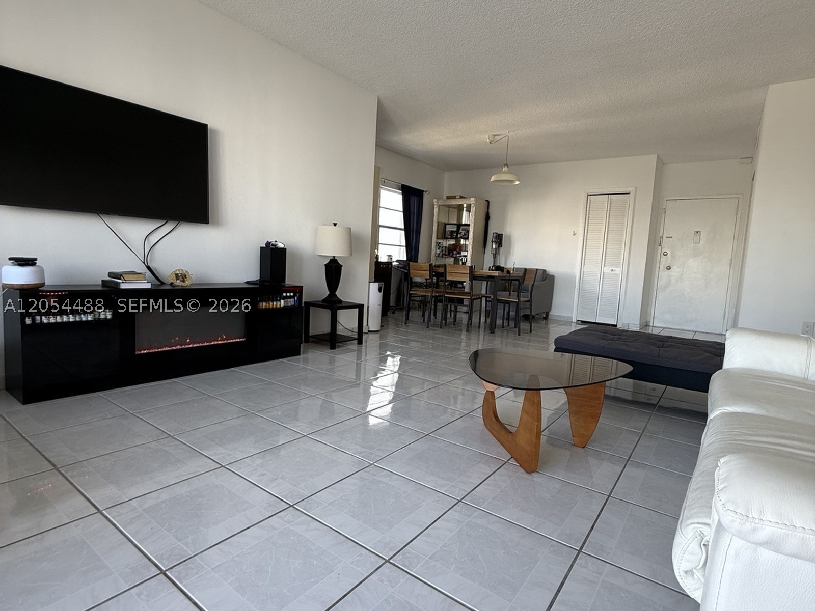 image Arlen House West10