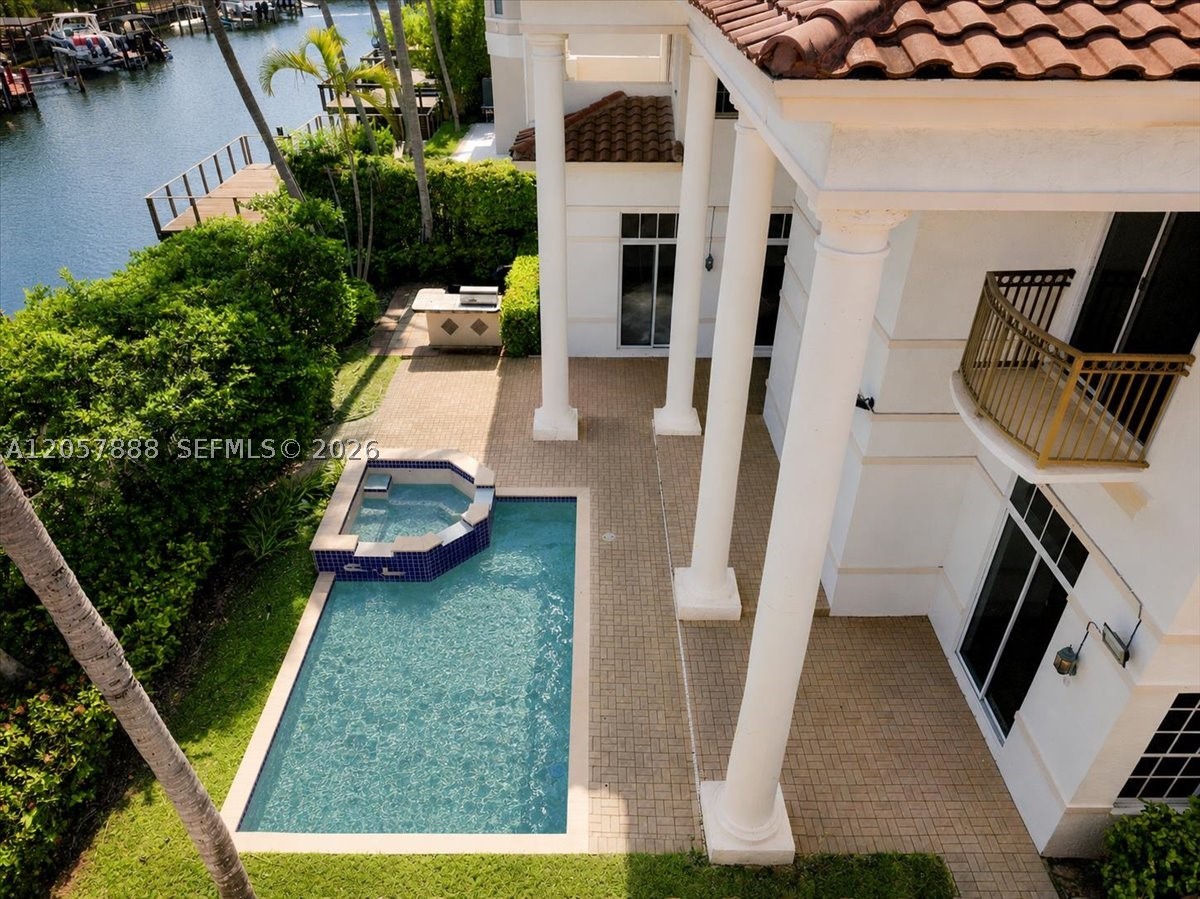 996 Sanibel Dr Hollywood, FL 33019