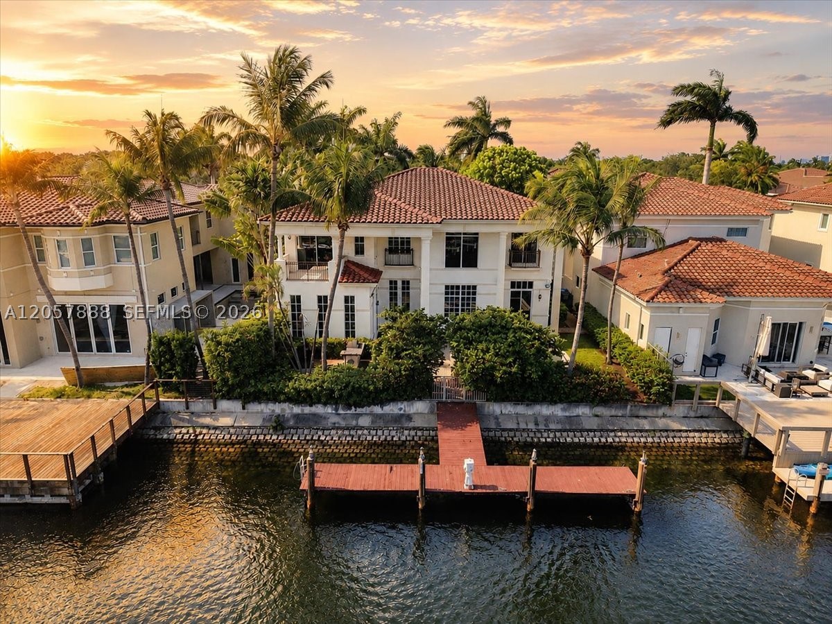 996 Sanibel Dr Hollywood, FL 33019