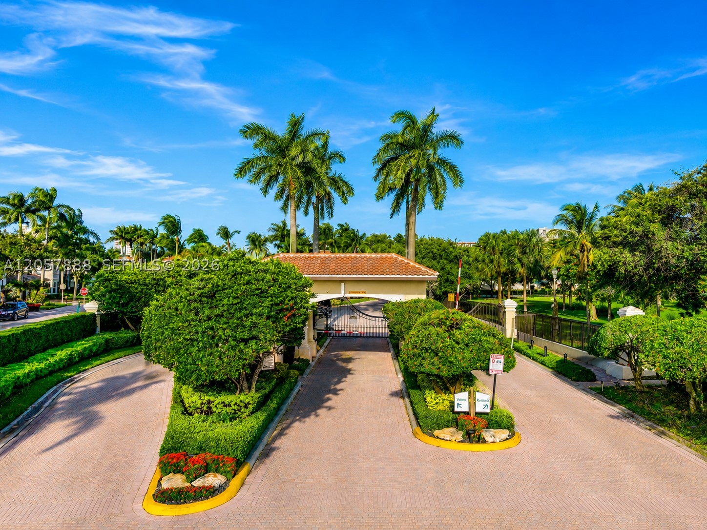 996 Sanibel Dr Hollywood, FL 33019