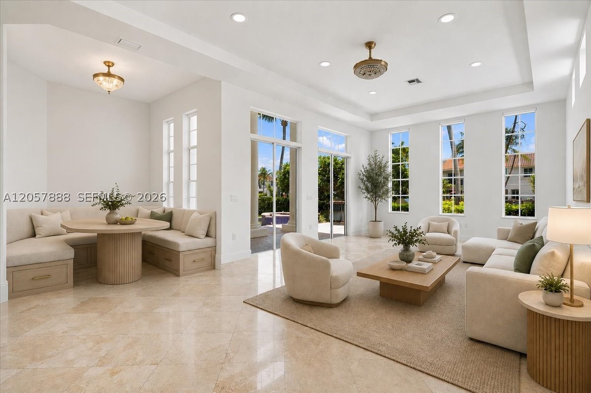 996 Sanibel Dr Hollywood, FL 33019