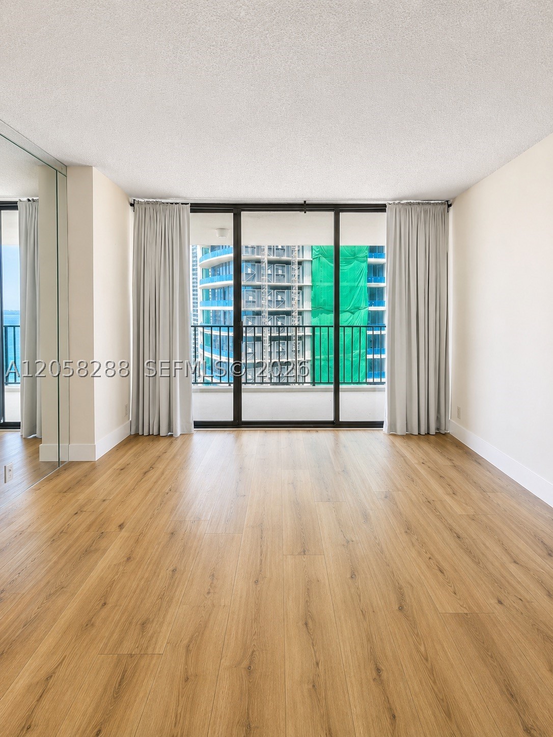 image Brickell Place I0