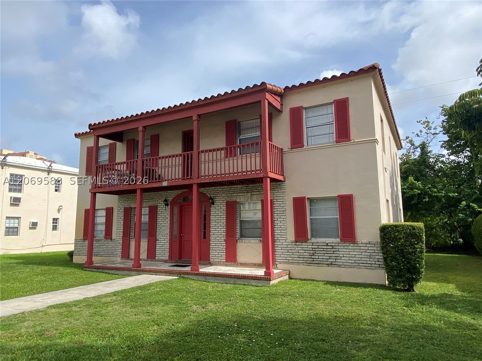 33 Madeira Ave #3