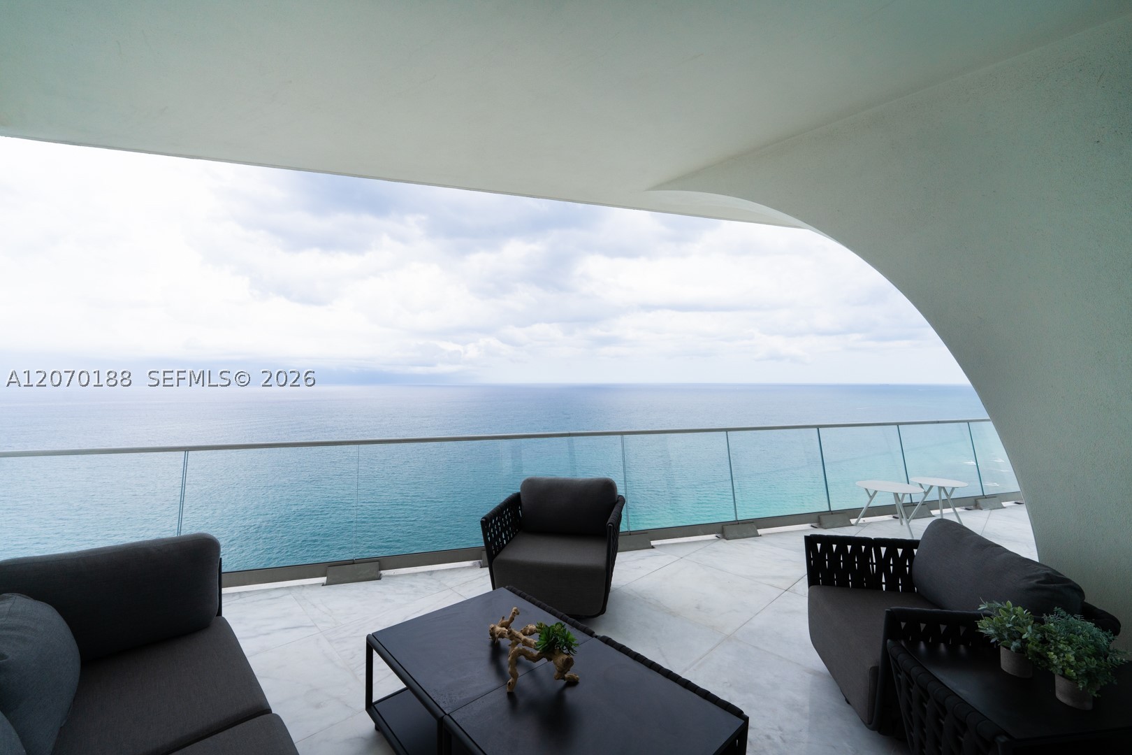 16901 Collins Ave #4201