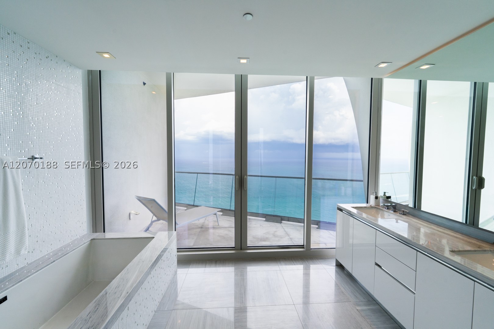 16901 Collins Ave #4201 Sunny Isles Beach, FL 33160