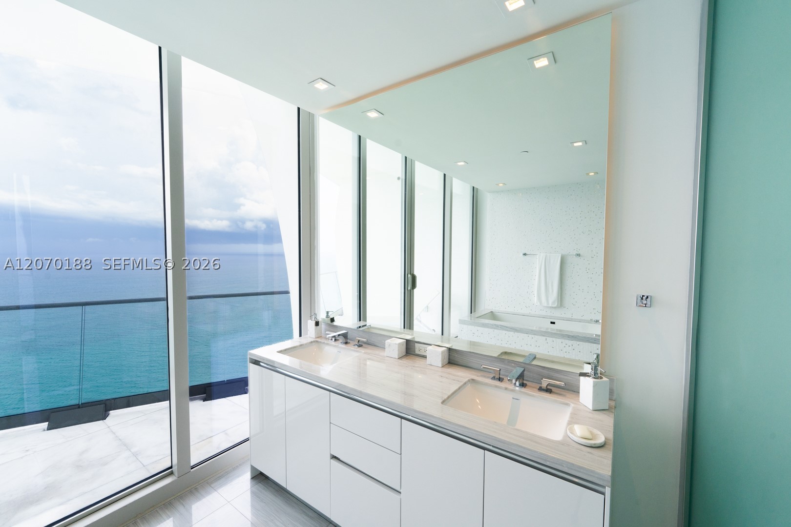 16901 Collins Ave #4201 Sunny Isles Beach, FL 33160