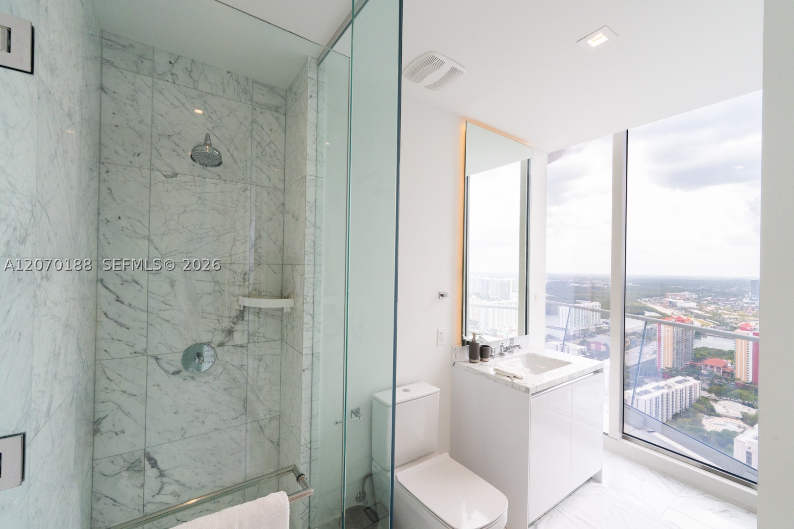 16901 Collins Ave #4201 Sunny Isles Beach, FL 33160
