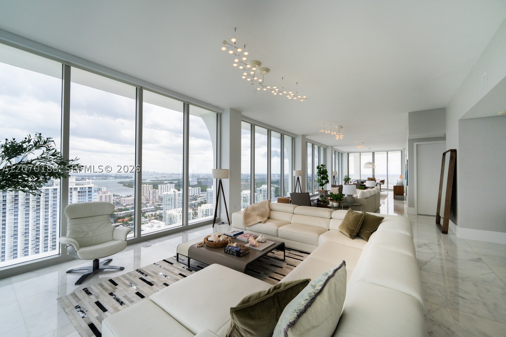 16901 Collins Ave #4201 Sunny Isles Beach, FL 33160