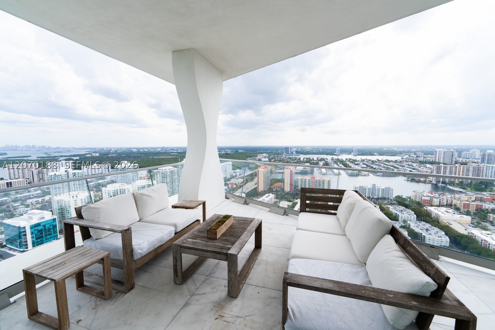 16901 Collins Ave #4201 Sunny Isles Beach, FL 33160