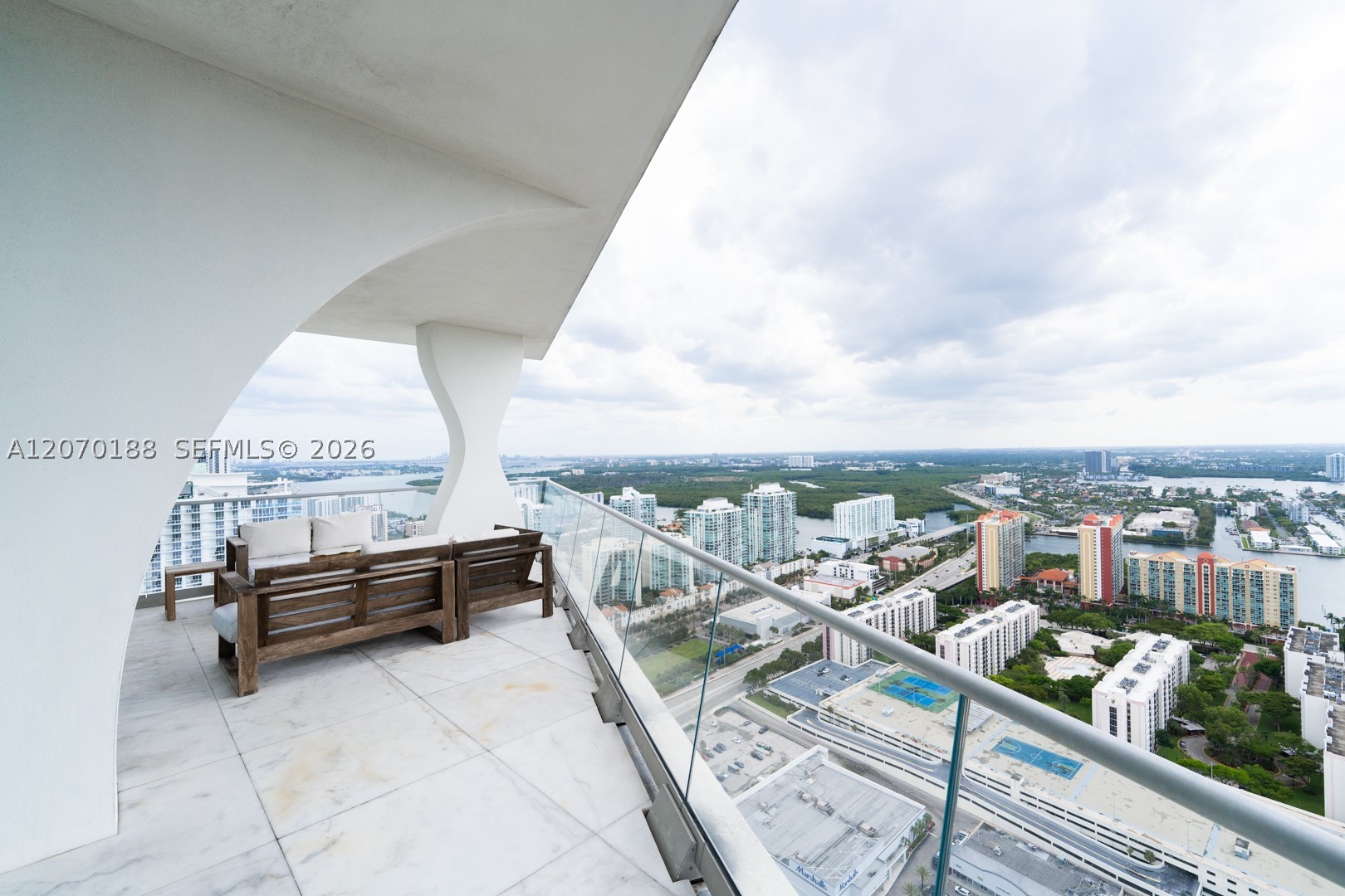 16901 Collins Ave #4201 Sunny Isles Beach, FL 33160
