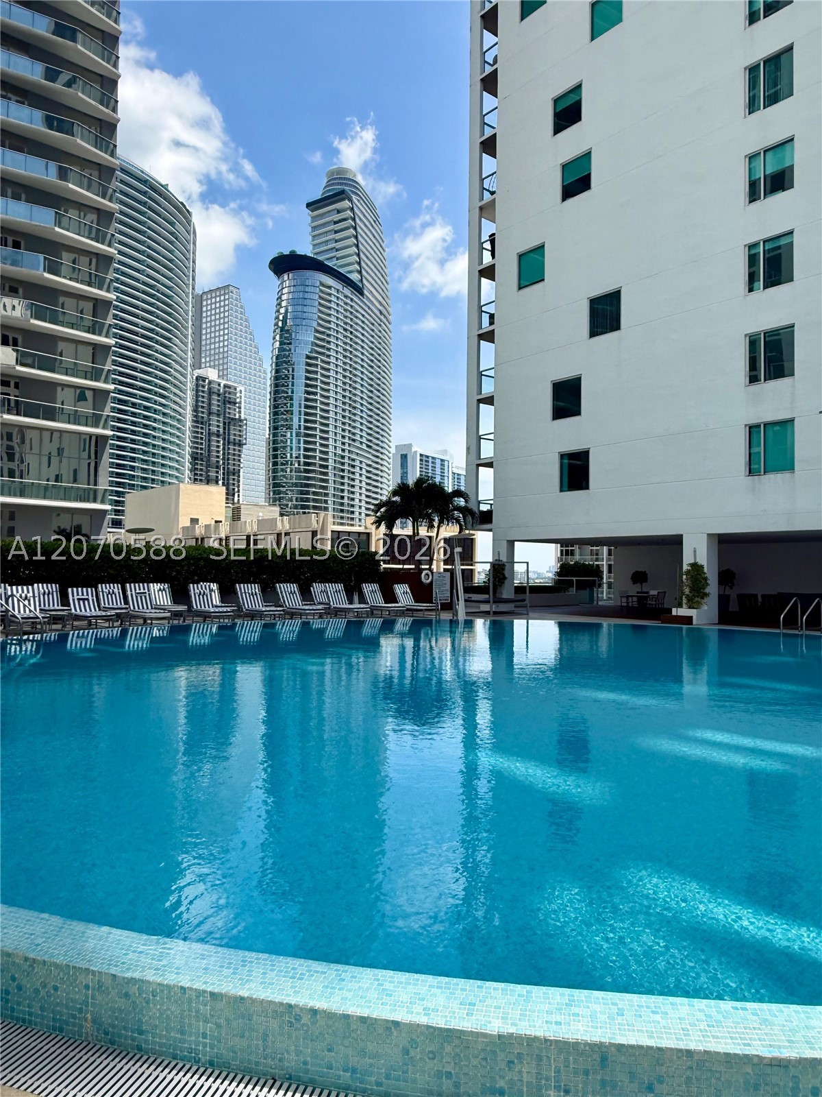 image 500 Brickell West9