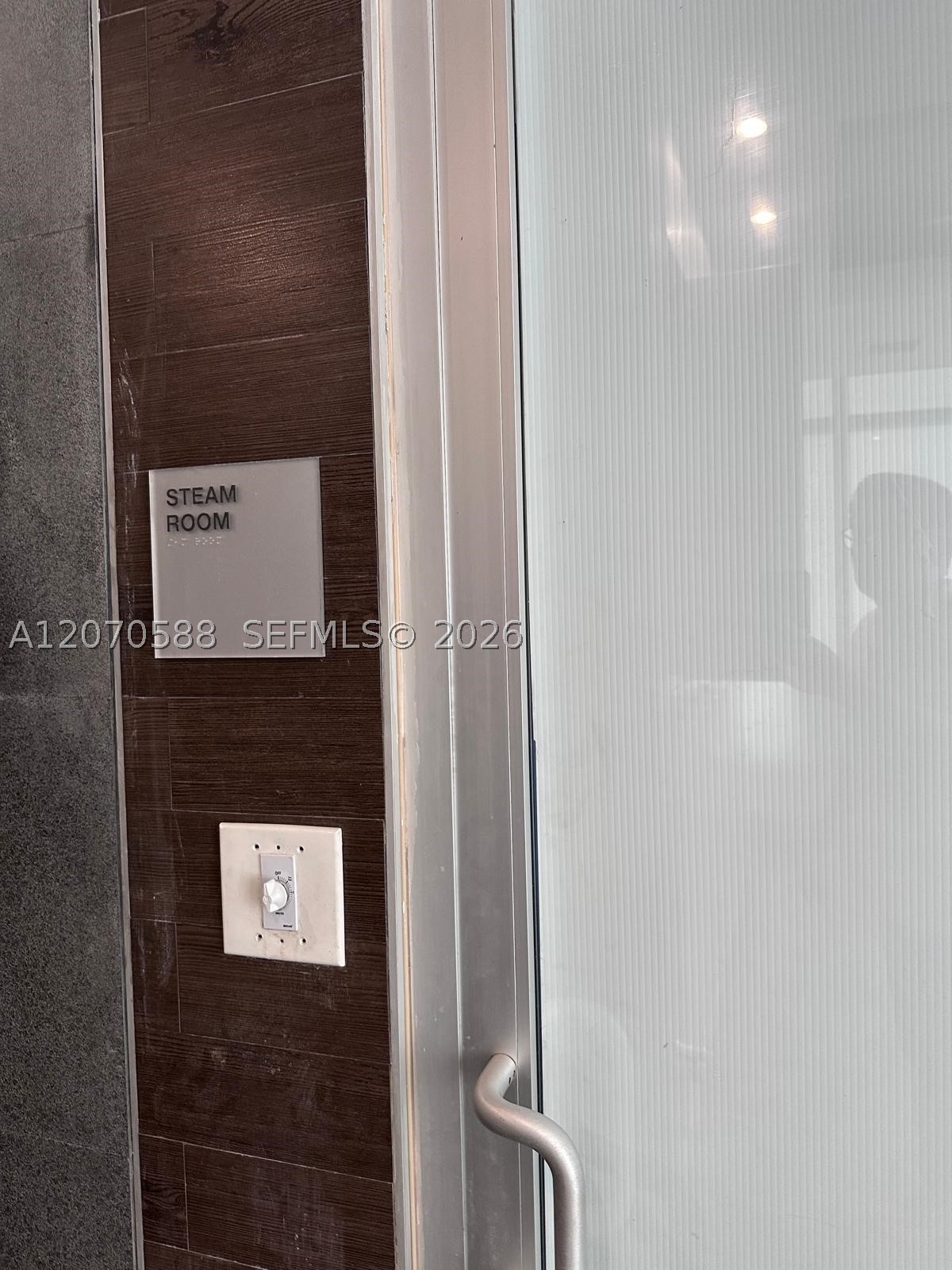 image 500 Brickell West17