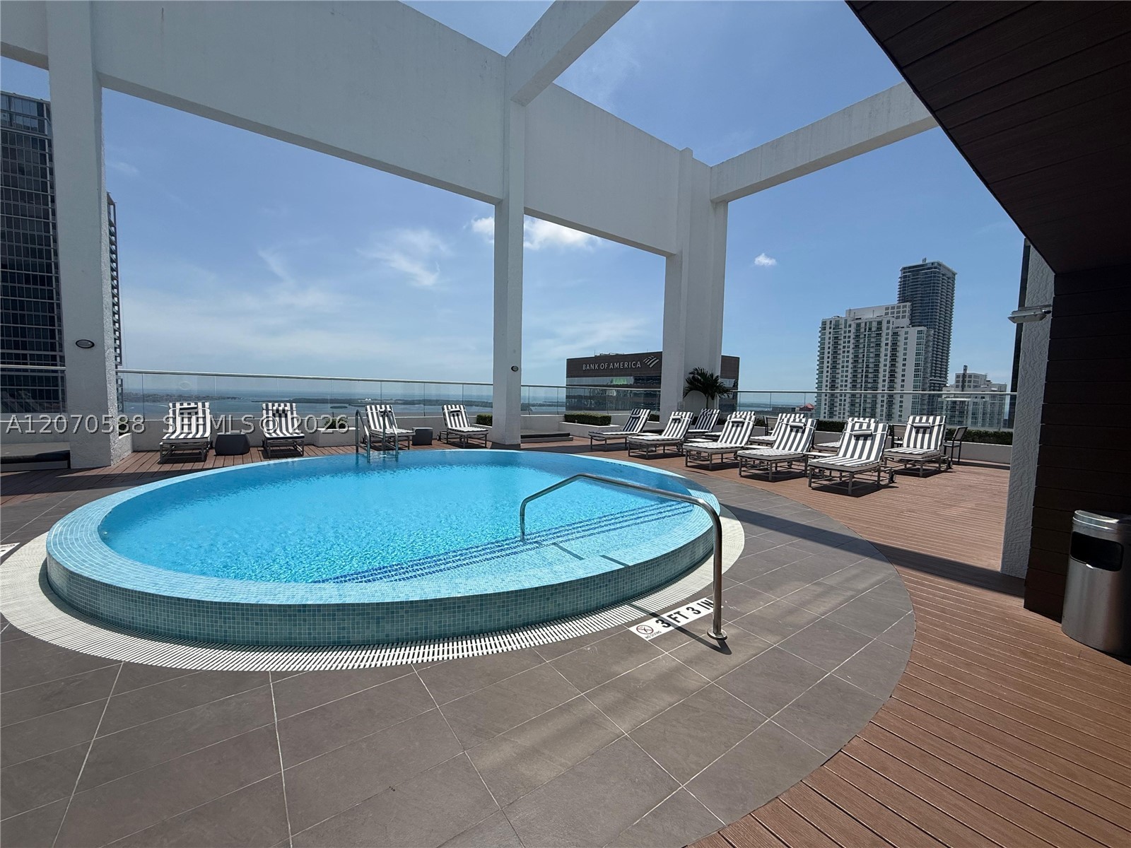 image 500 Brickell West21