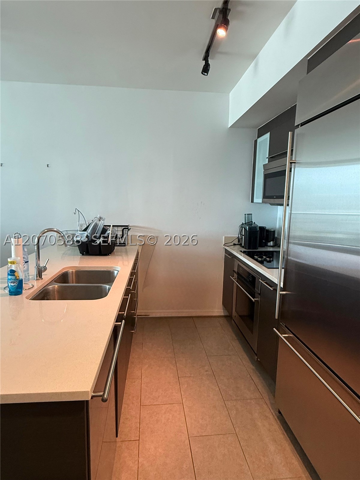 image 500 Brickell West7