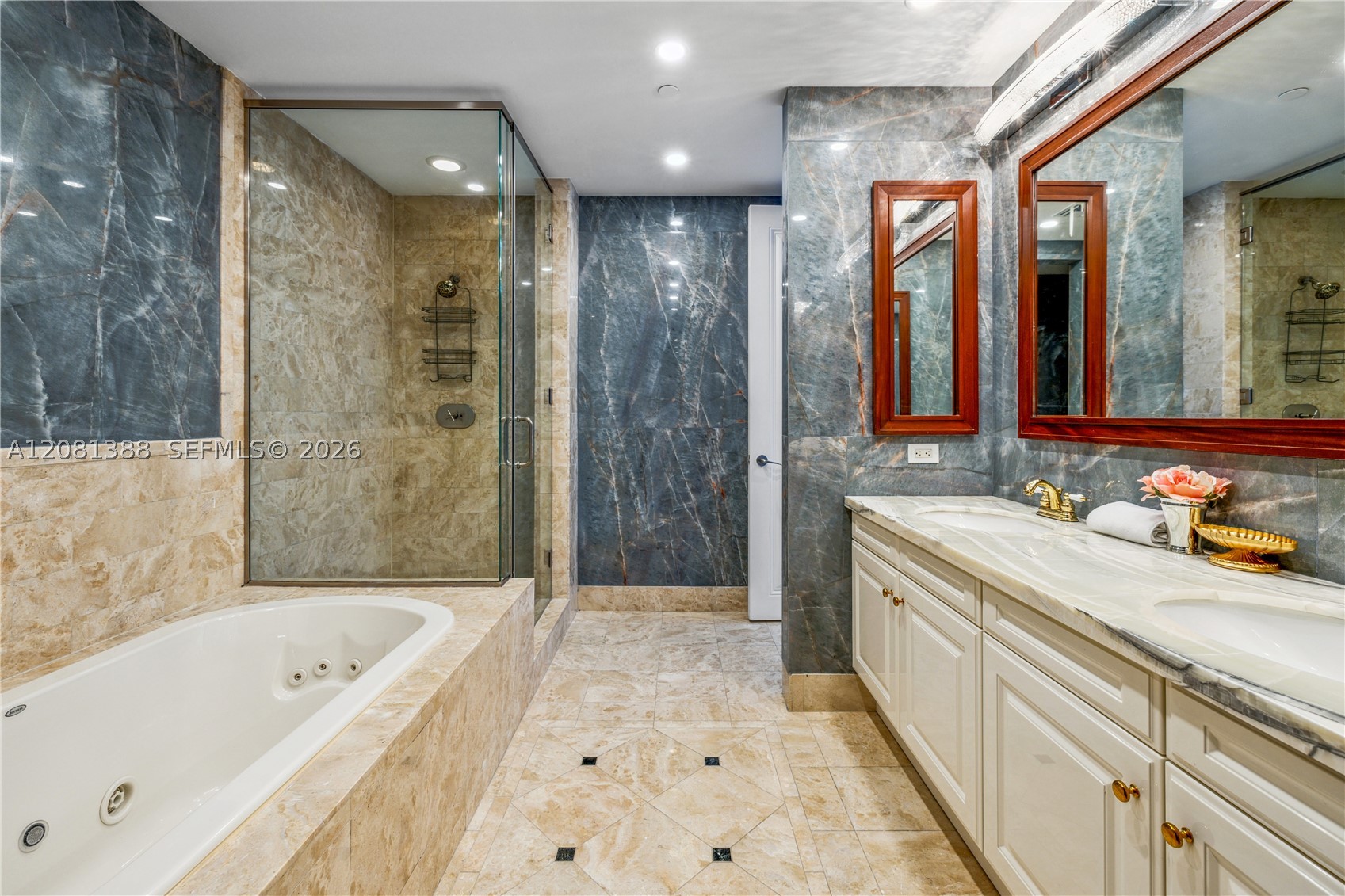 image Four Seasons Residences Miami15