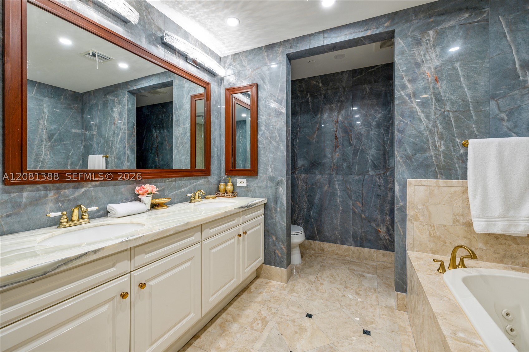 image Four Seasons Residences Miami16