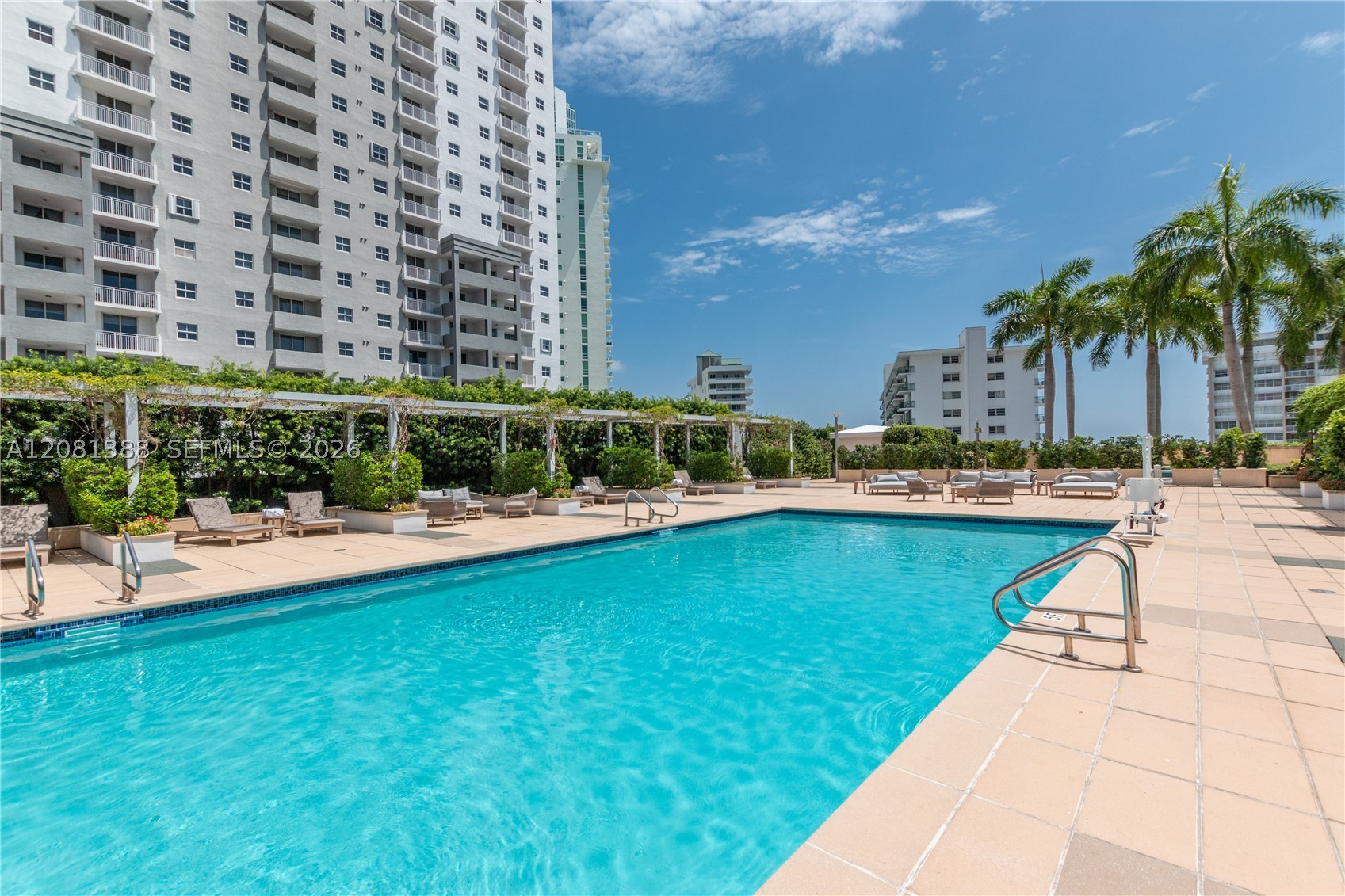image Four Seasons Residences Miami27