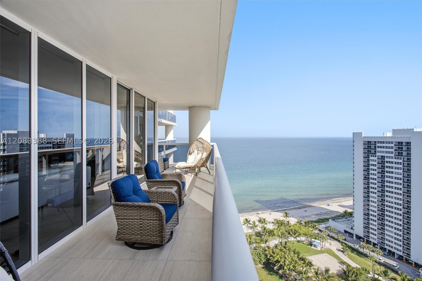 image Beach Club 10