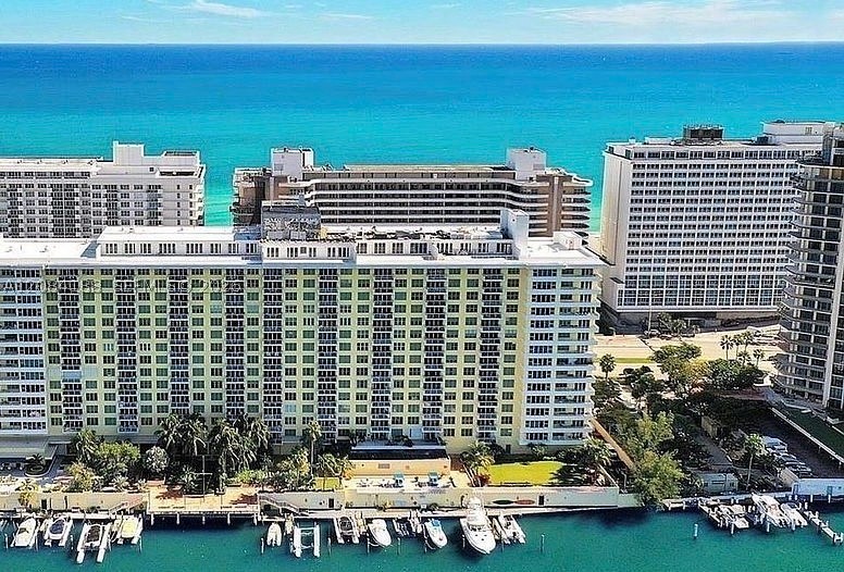 5600 Collins Ave #14D