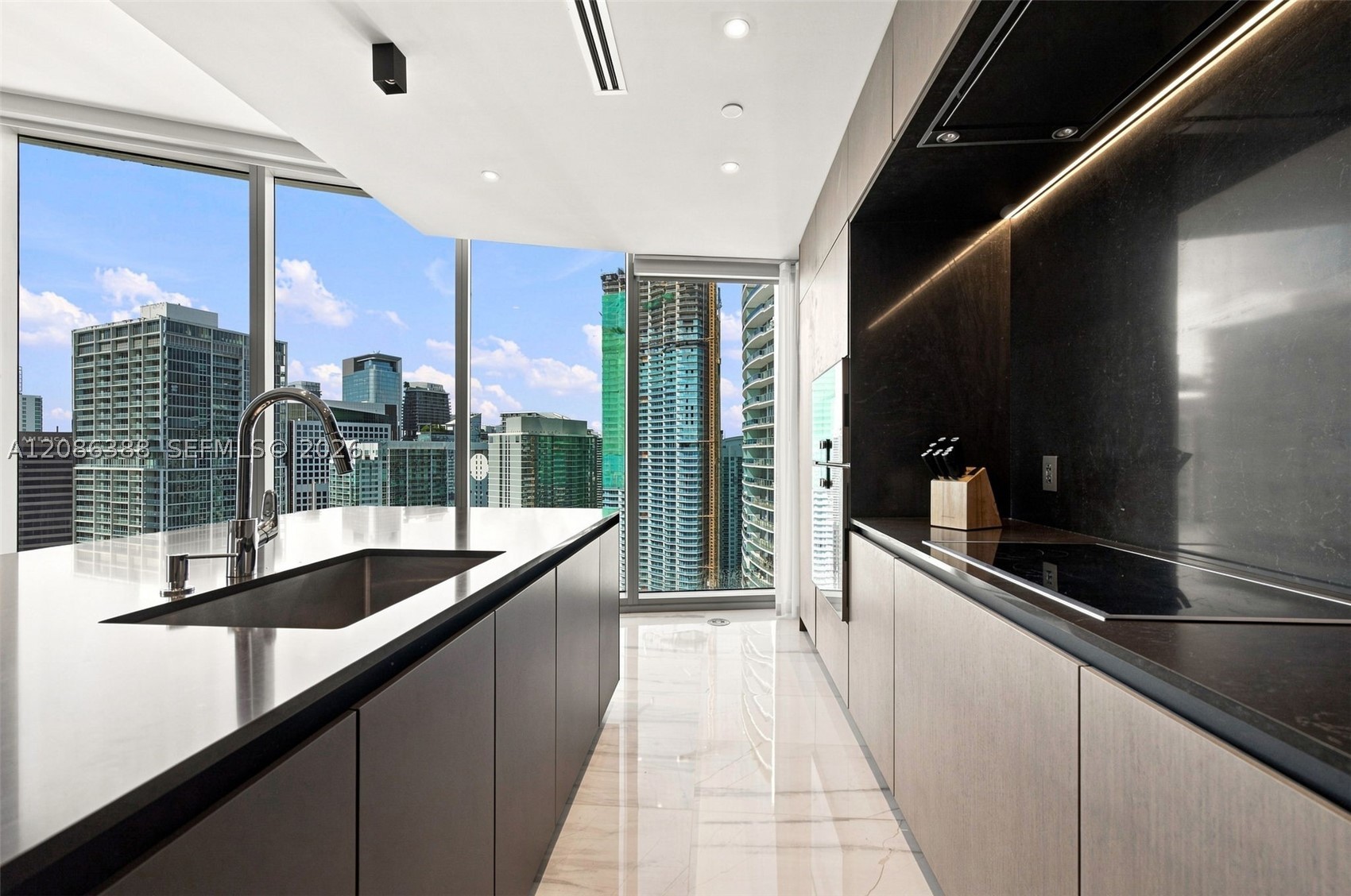 image Aston Martin Residences11