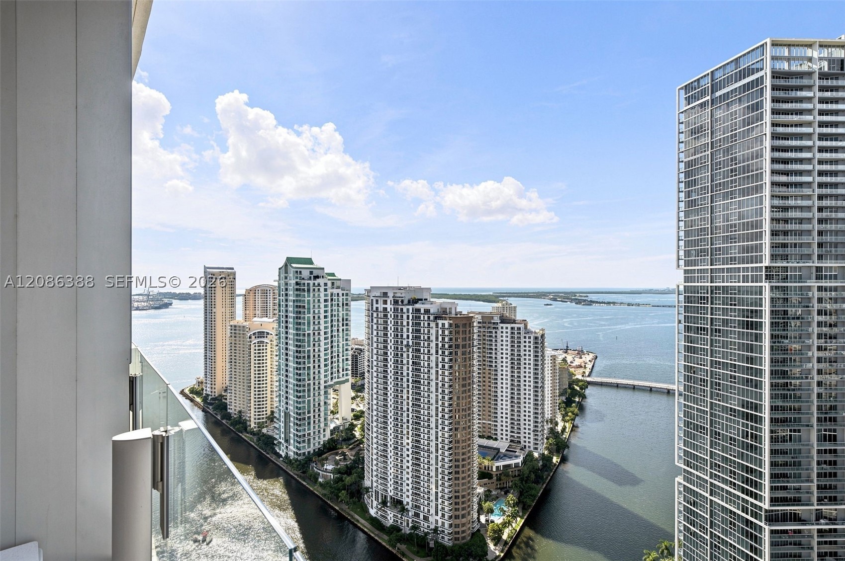 image Aston Martin Residences8