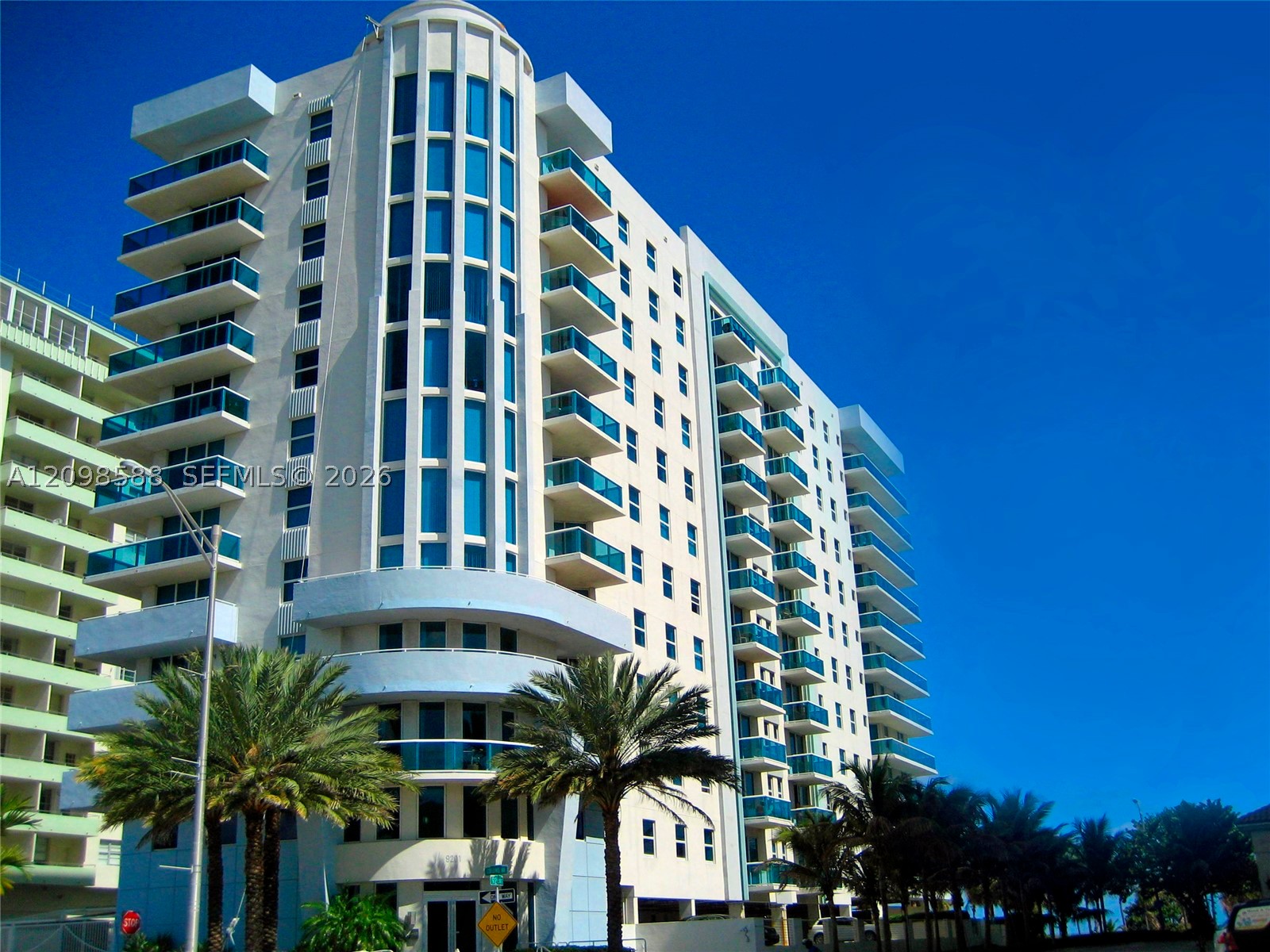 9201 Collins Ave #925