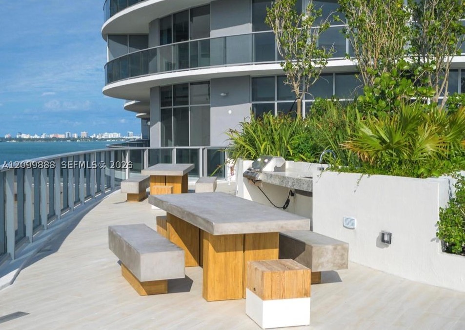 image Aria on the Bay43