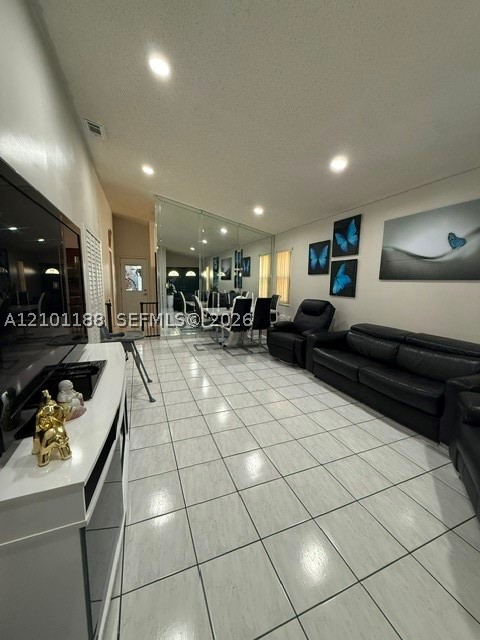 6968 W 24th Ct Hialeah, FL 33016