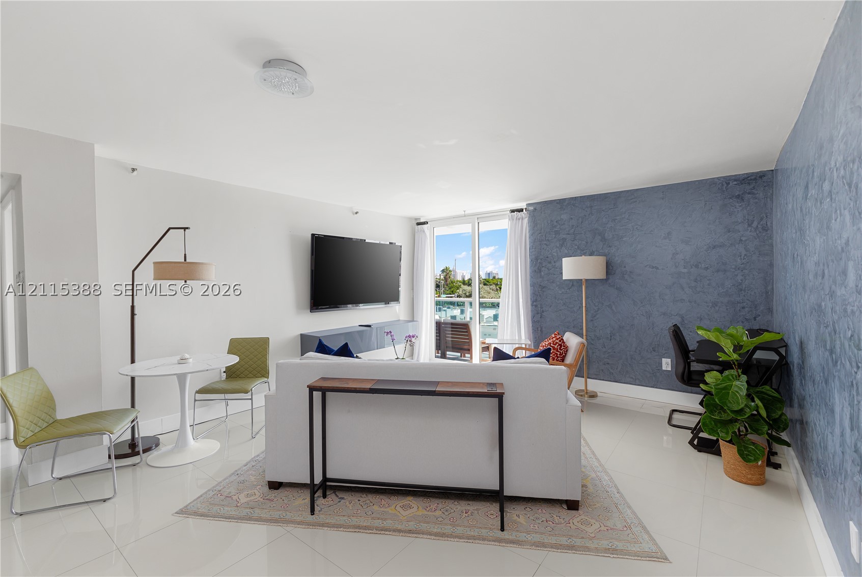 1035 West Ave #404