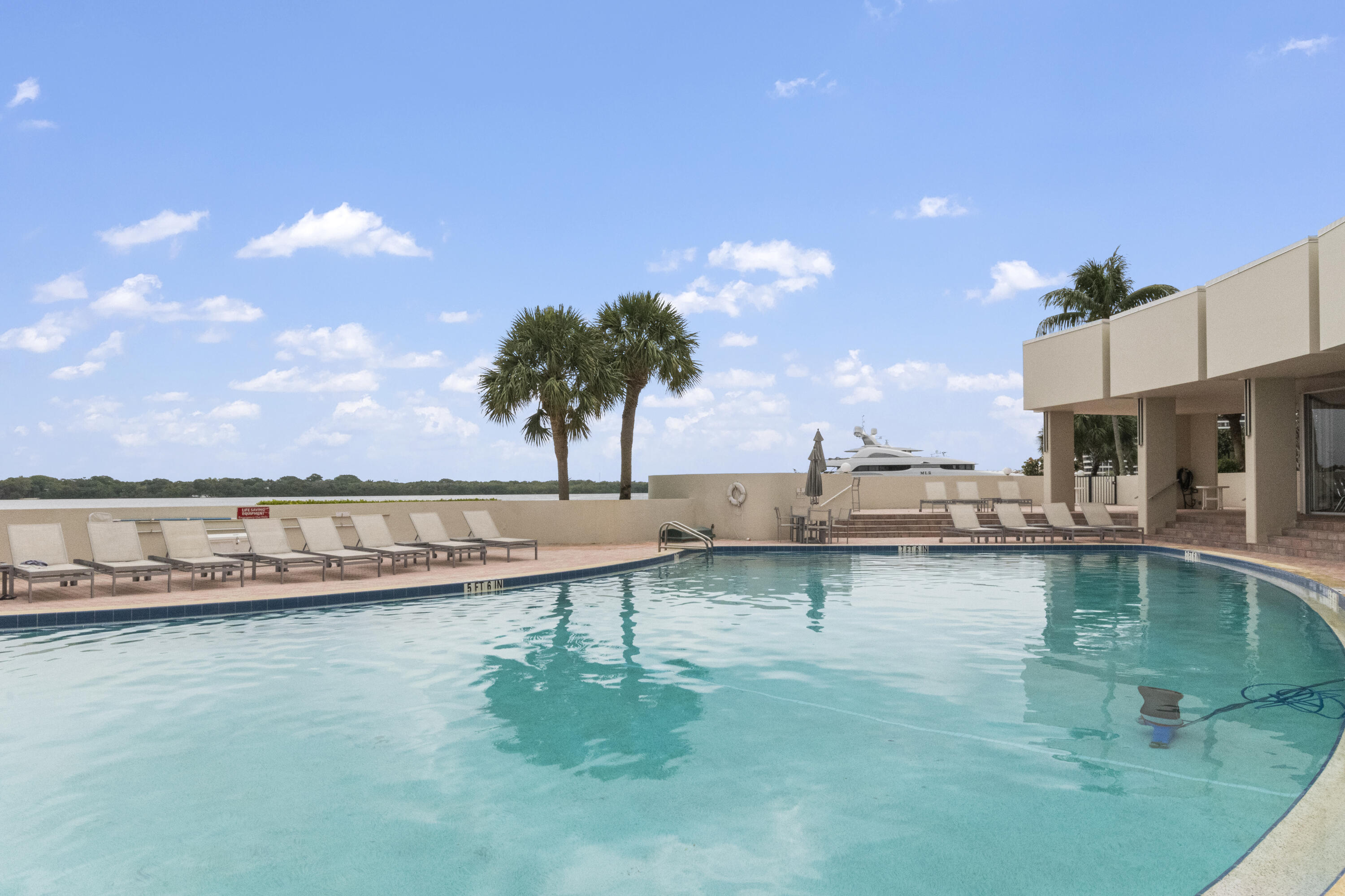 136 Lakeshore #711 North Palm Beach, FL 33408