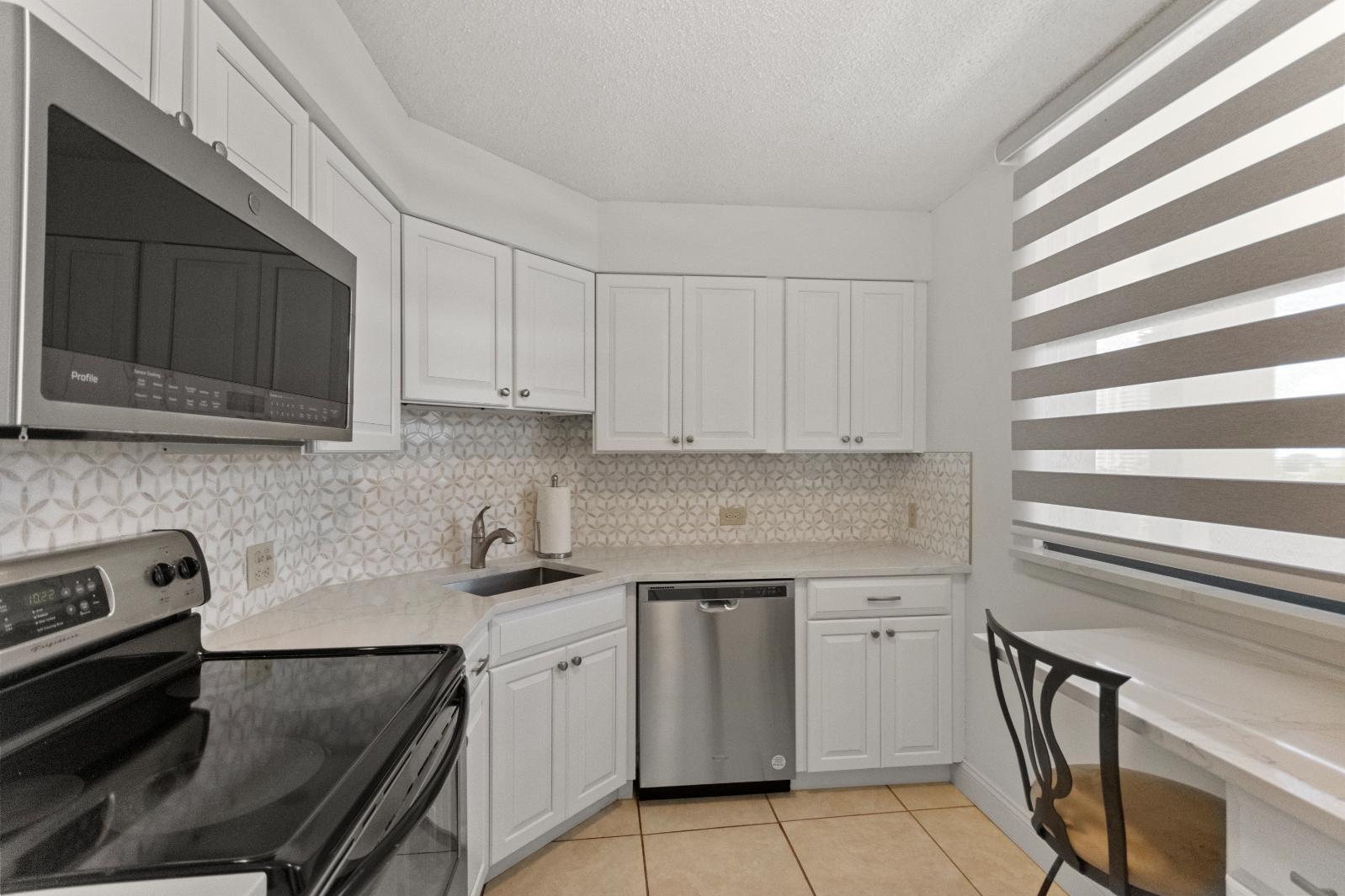 136 Lakeshore #711 North Palm Beach, FL 33408