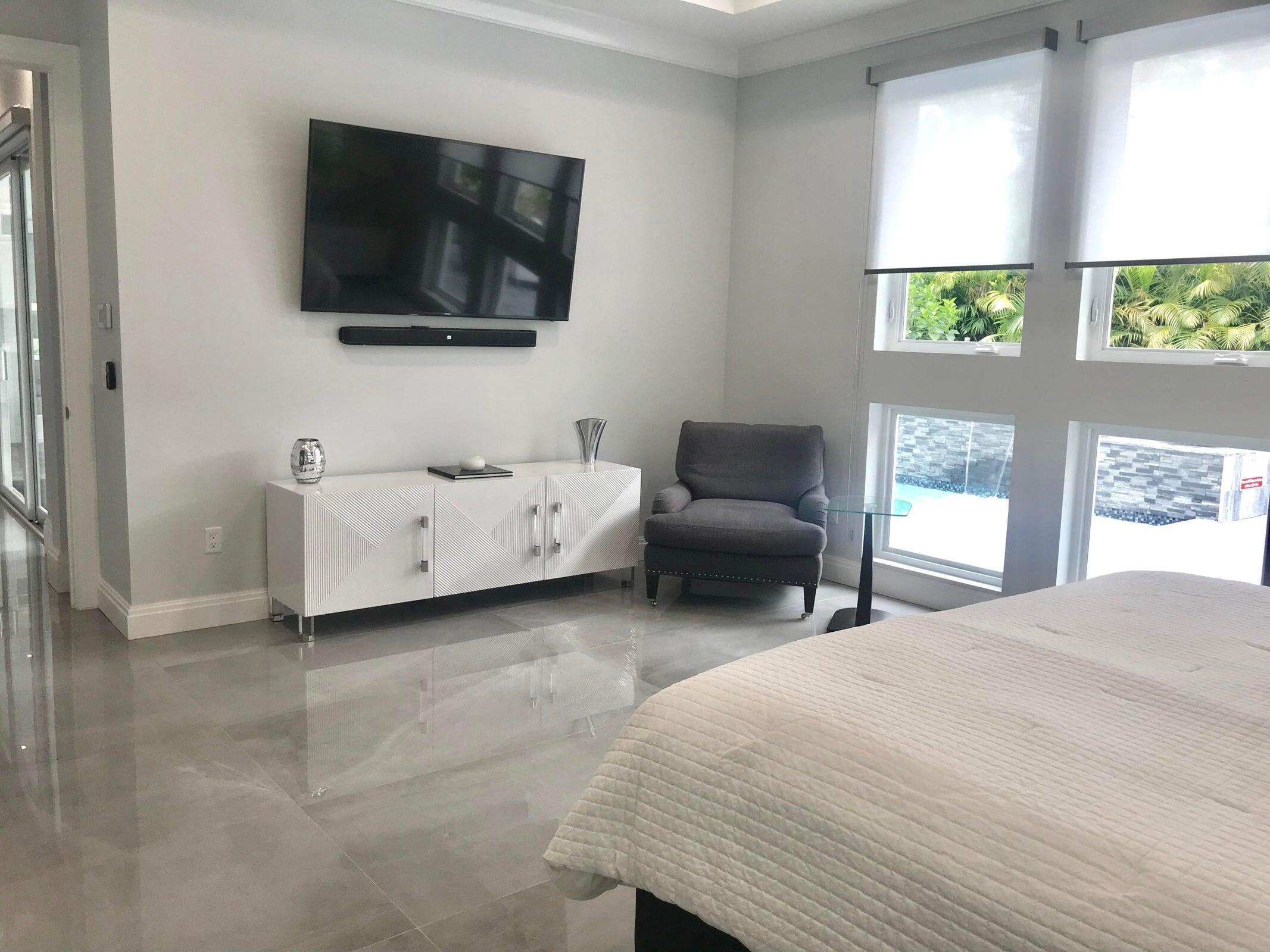 951 NE 2nd Boca Raton, FL 33432