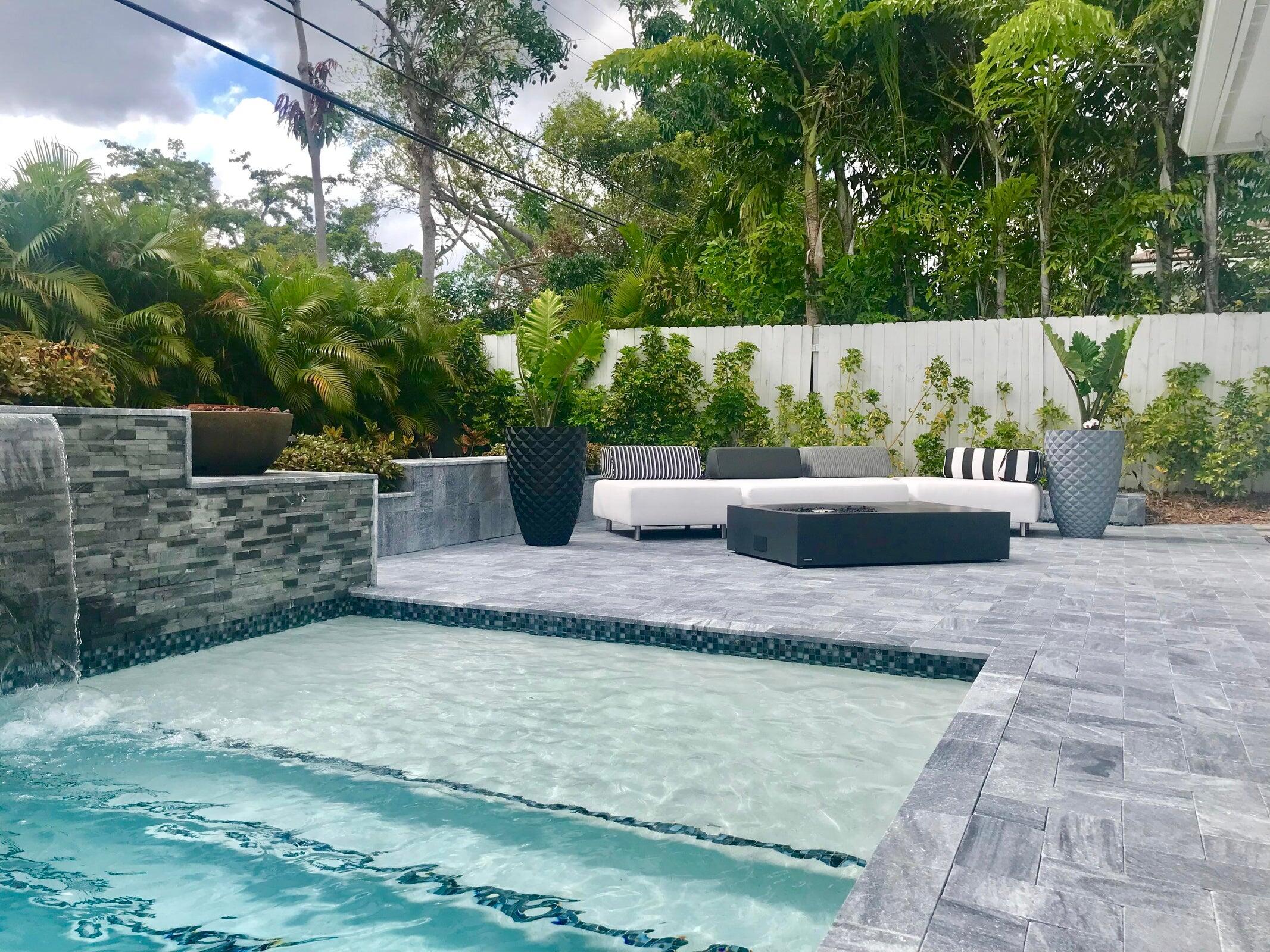 951 NE 2nd Boca Raton, FL 33432