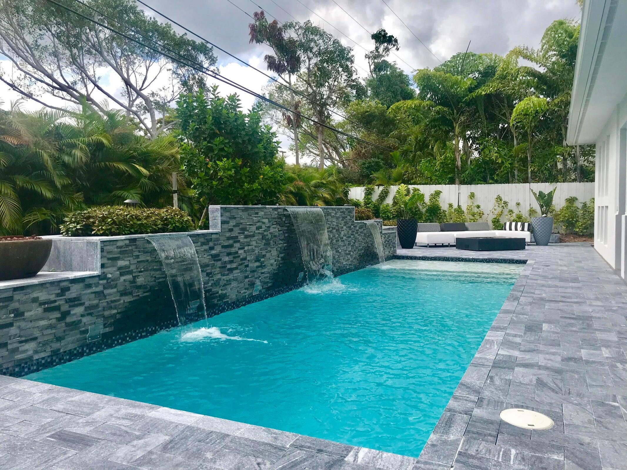 951 NE 2nd Boca Raton, FL 33432