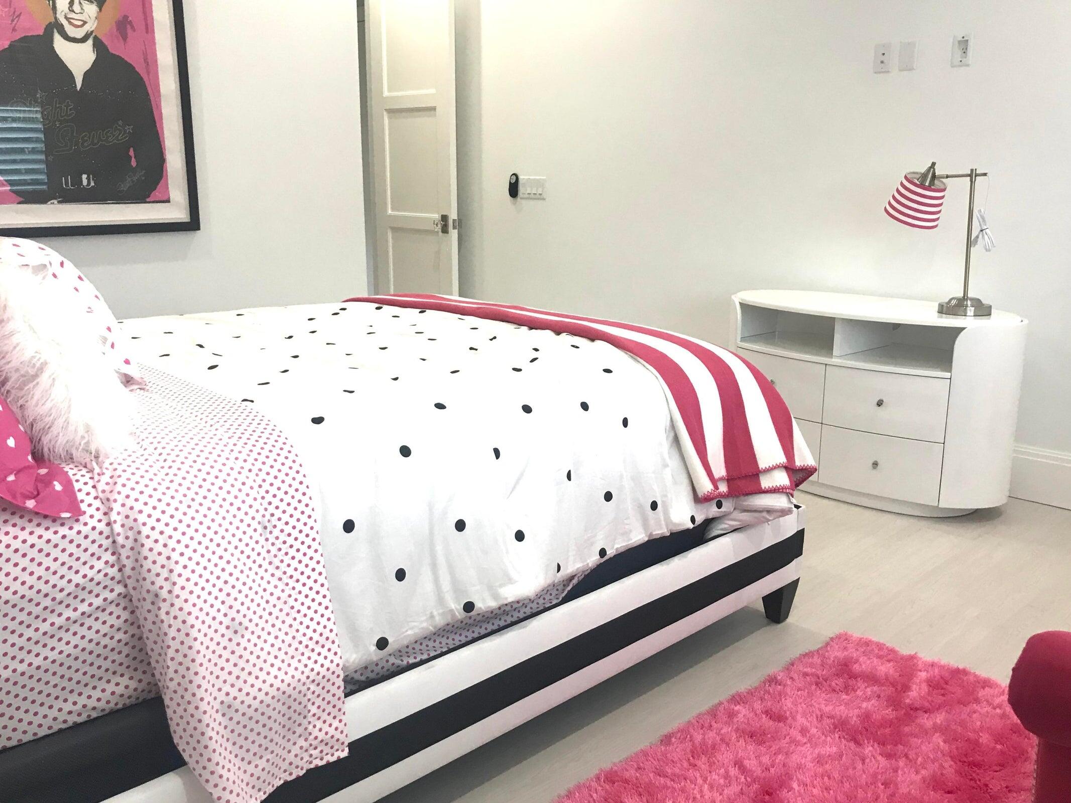 951 NE 2nd Boca Raton, FL 33432