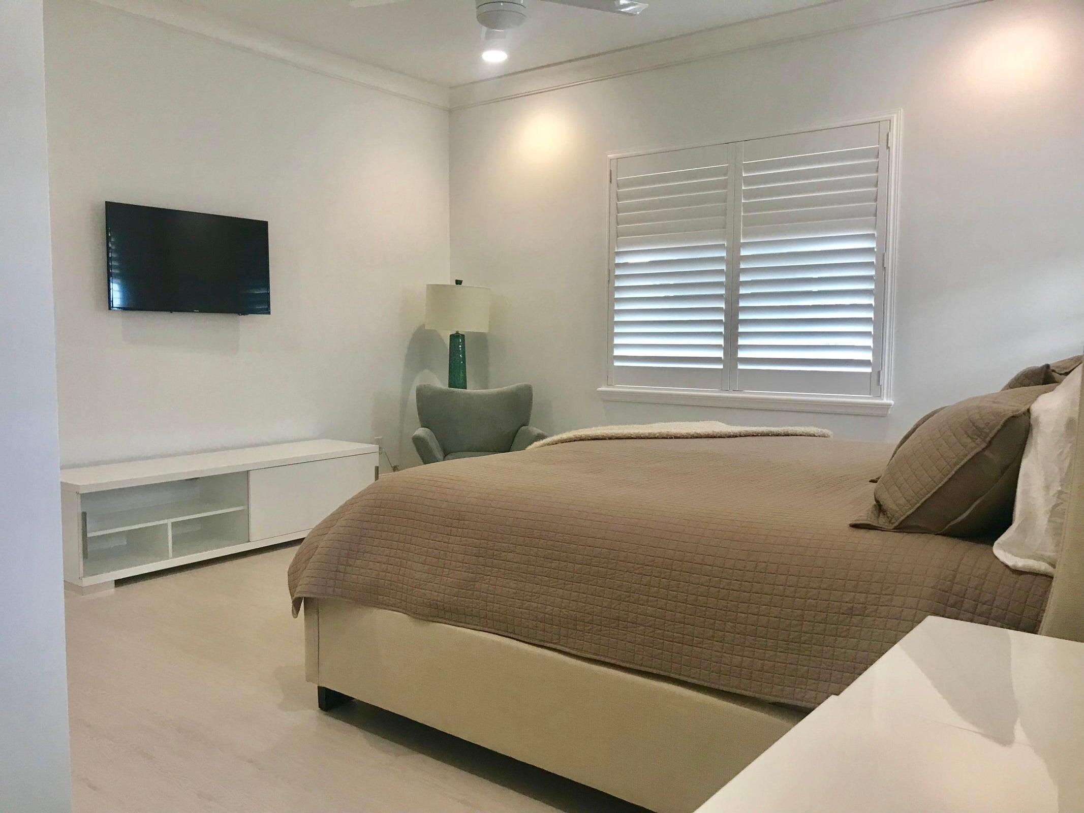 951 NE 2nd Boca Raton, FL 33432