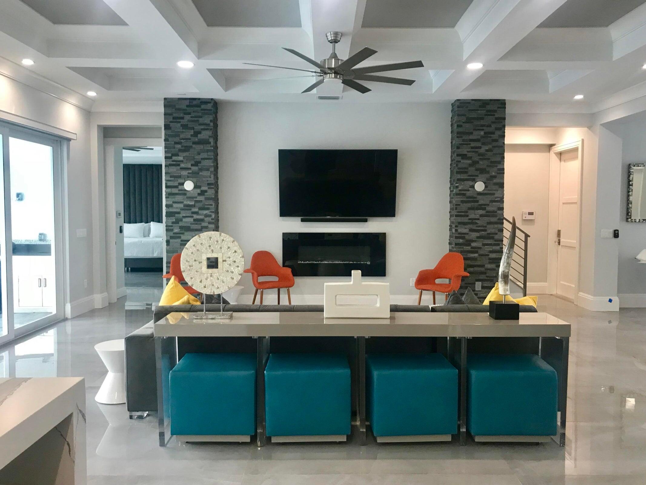 951 NE 2nd Boca Raton, FL 33432