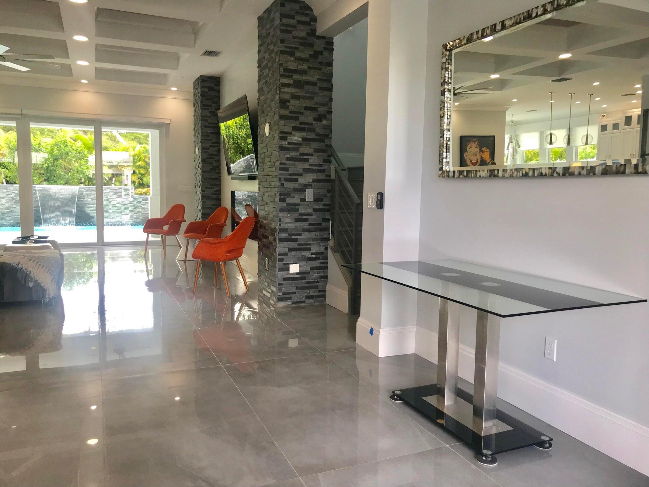 951 NE 2nd Boca Raton, FL 33432