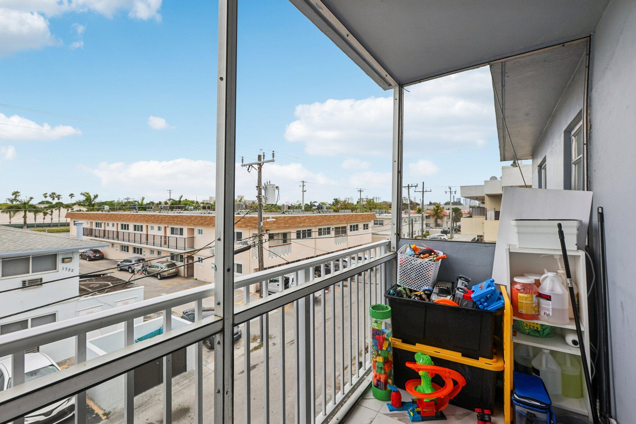 1735 NE 164th #F-304 North Miami Beach, FL 33162