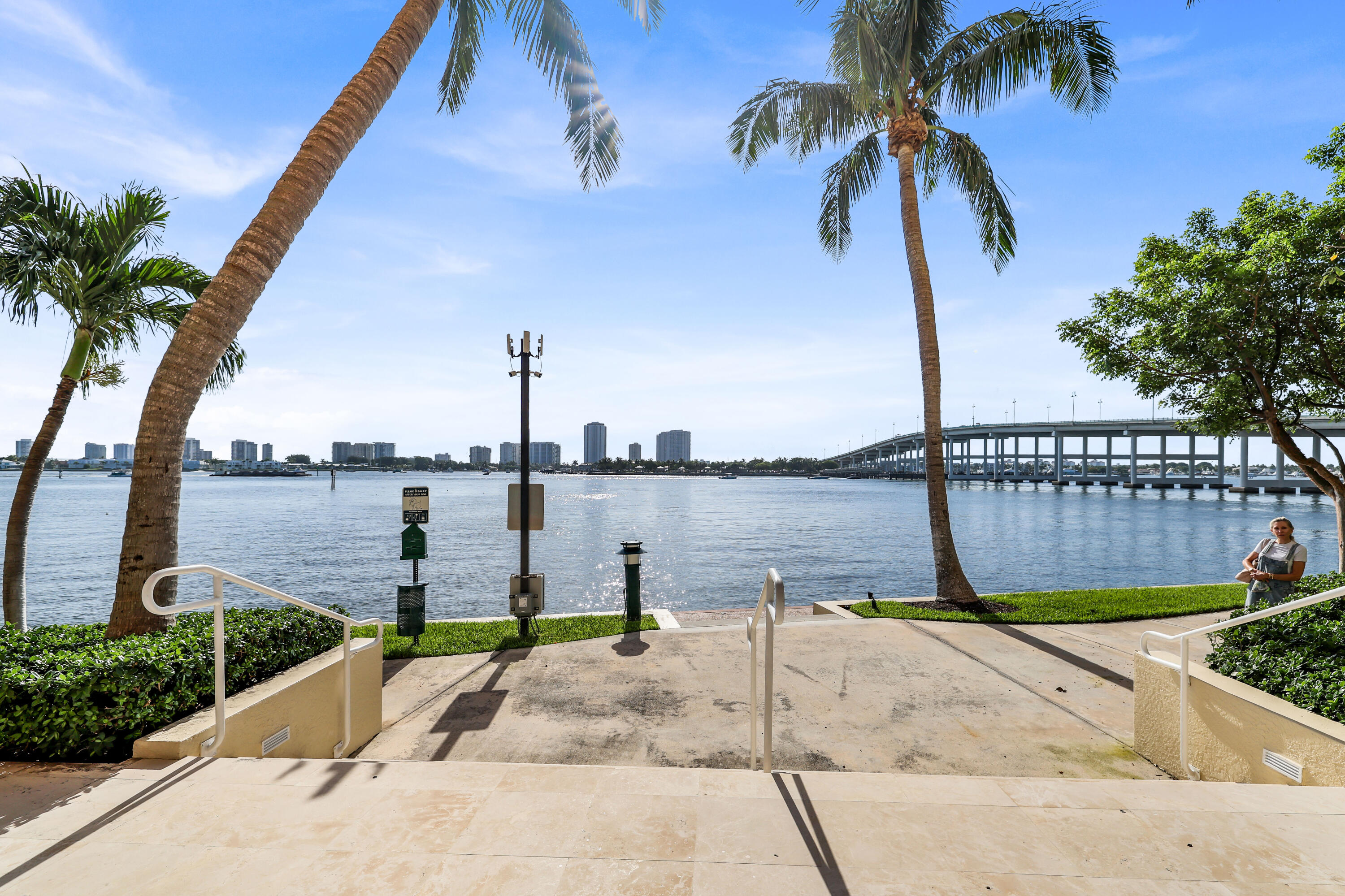 2650 Lake Shr #1202 Riviera Beach, FL 33404