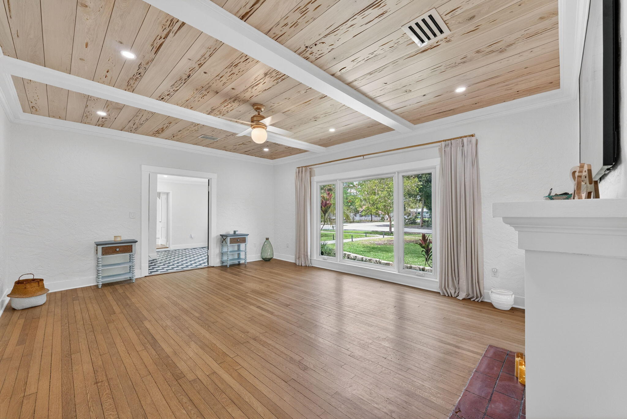 400 NE 5th Pompano Beach, FL 33060