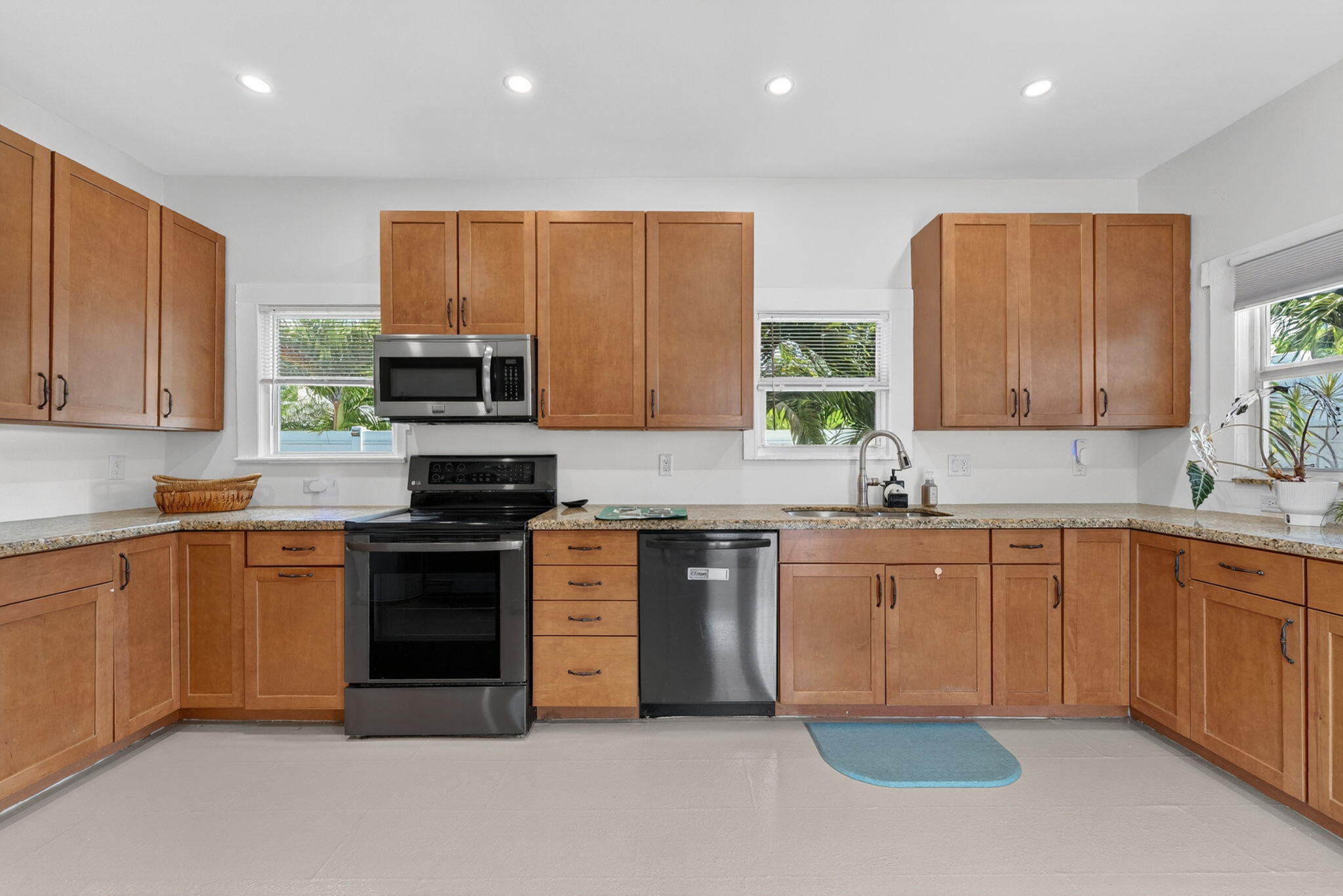 400 NE 5th Pompano Beach, FL 33060