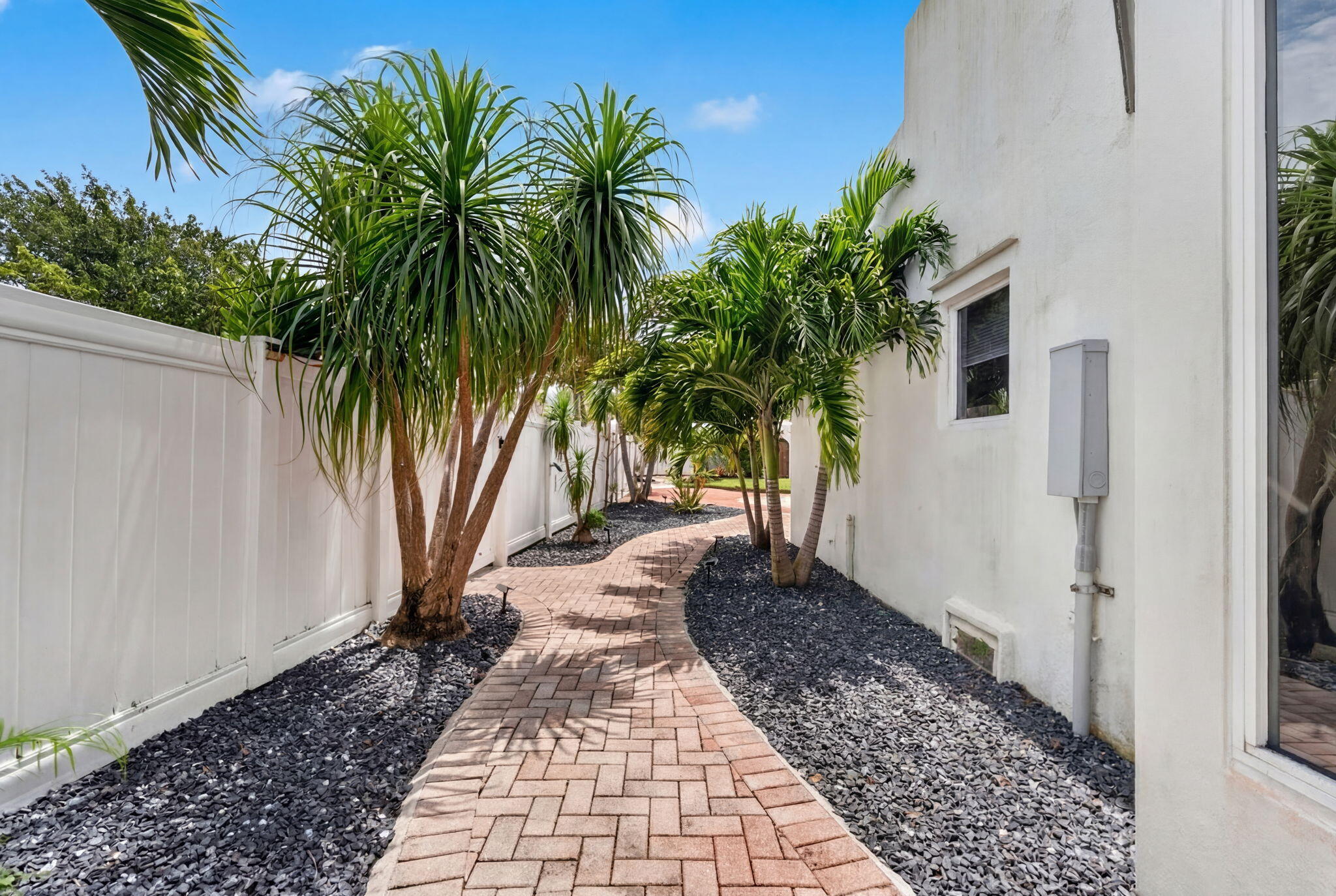 400 NE 5th Pompano Beach, FL 33060