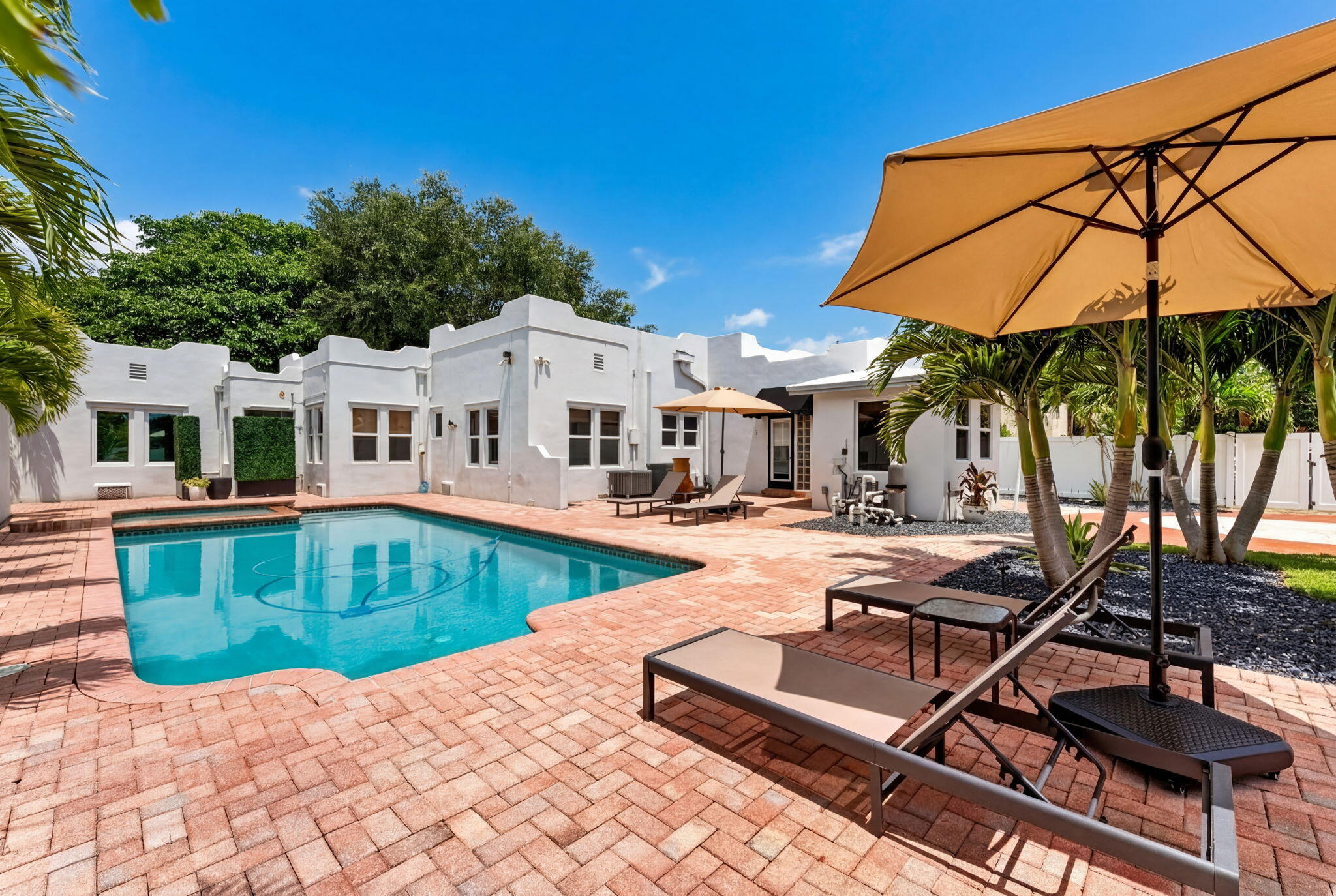 400 NE 5th Pompano Beach, FL 33060