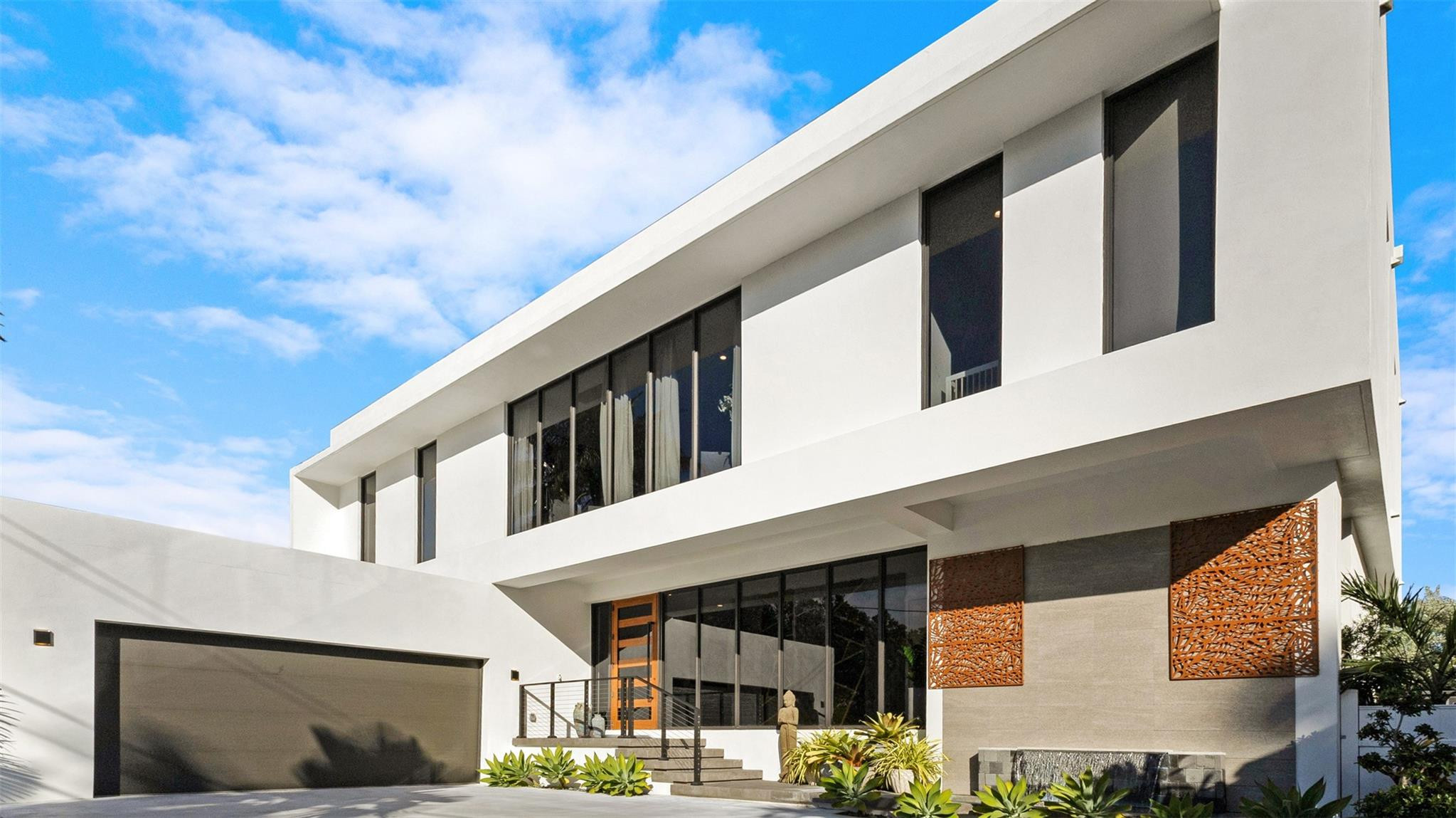 823 Ponce De Leon Fort Lauderdale, FL 33316