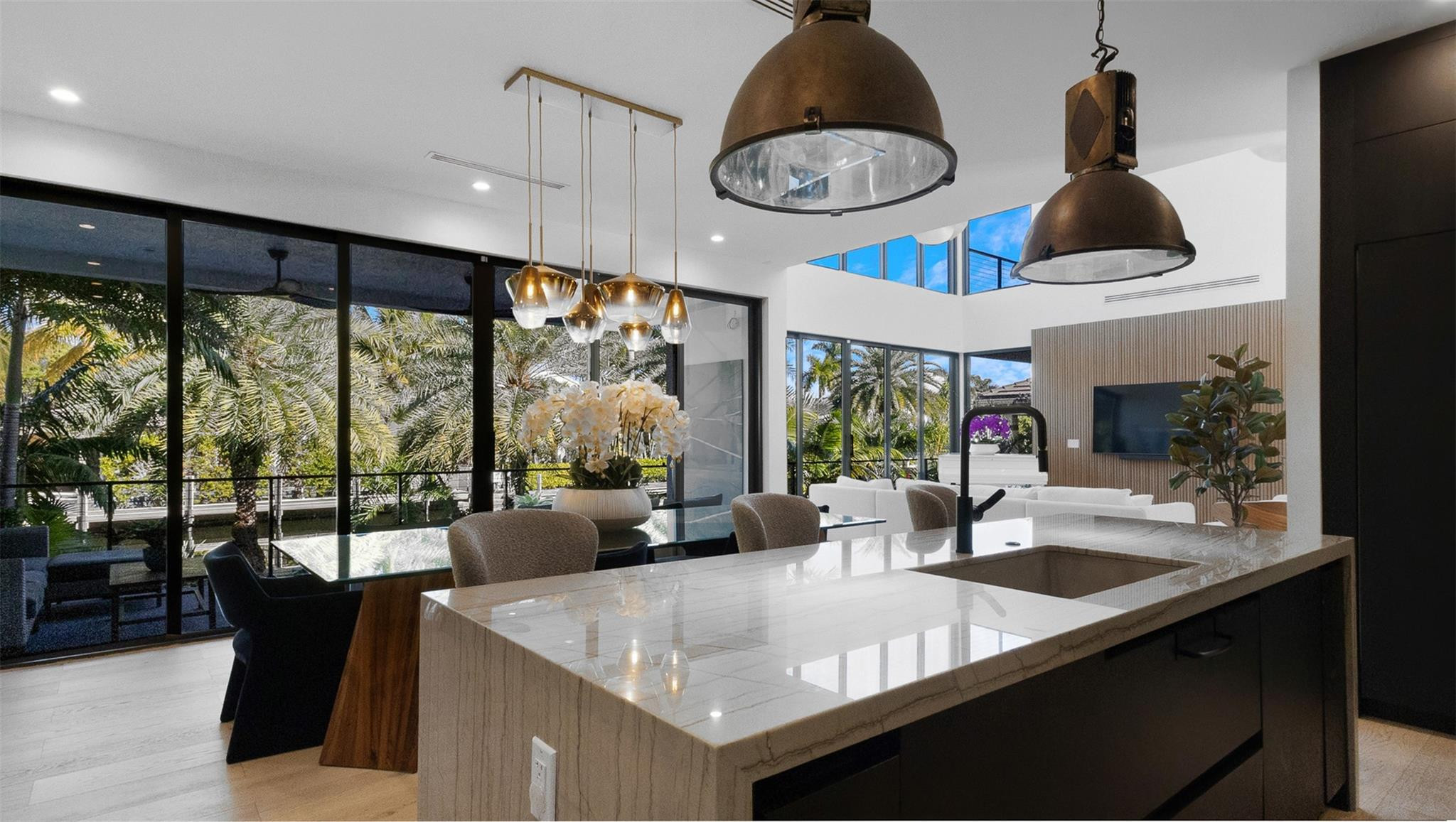 823 Ponce De Leon Fort Lauderdale, FL 33316