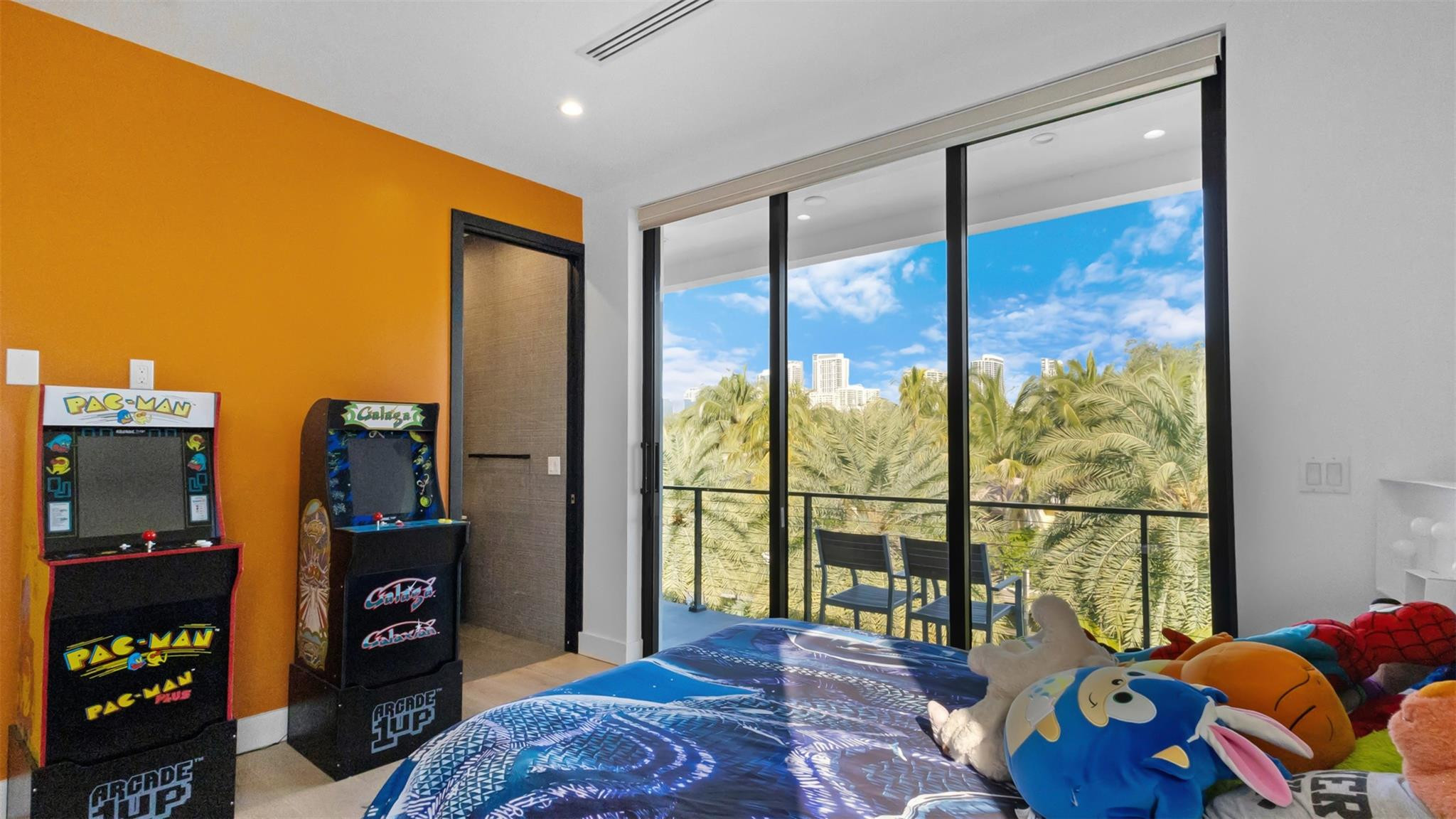 823 Ponce De Leon Fort Lauderdale, FL 33316
