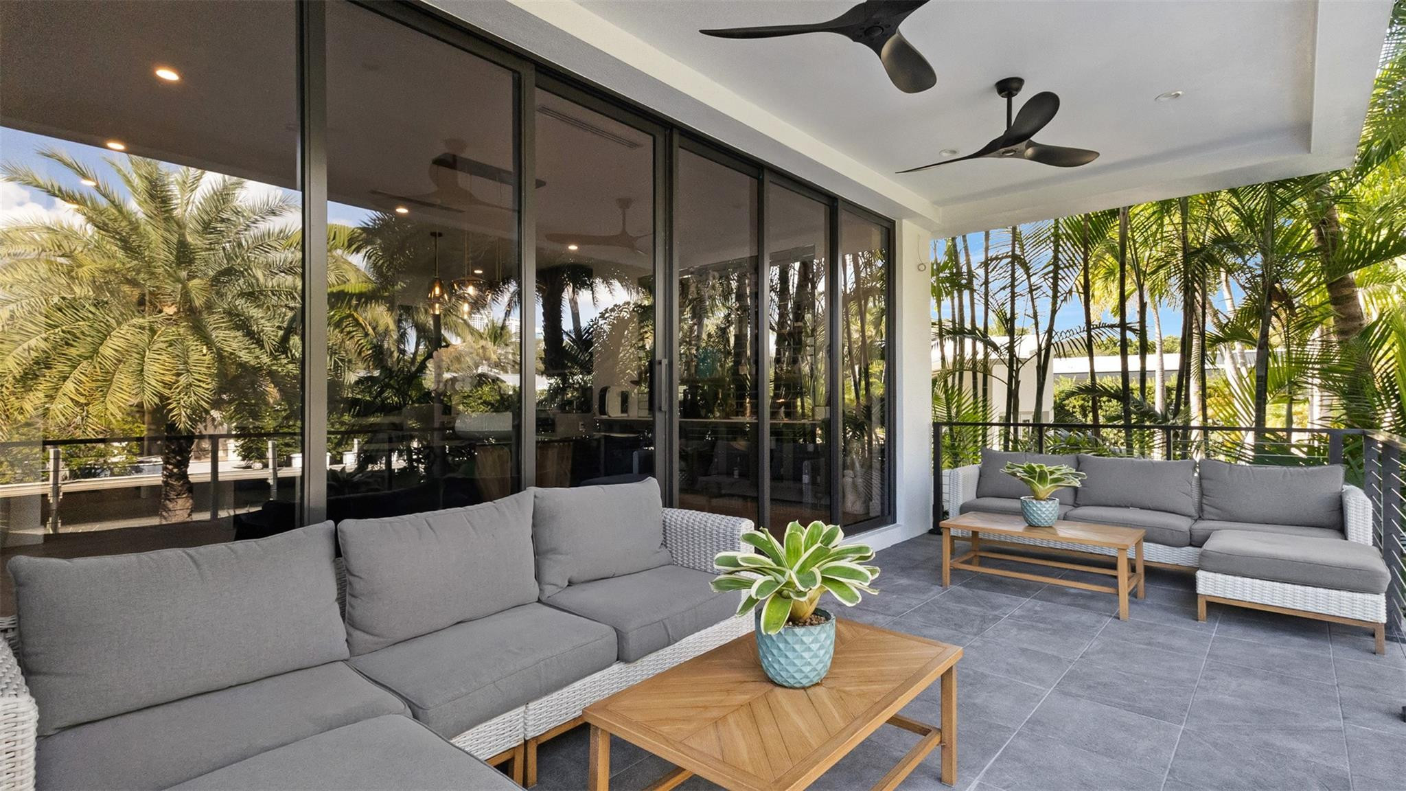 823 Ponce De Leon Fort Lauderdale, FL 33316