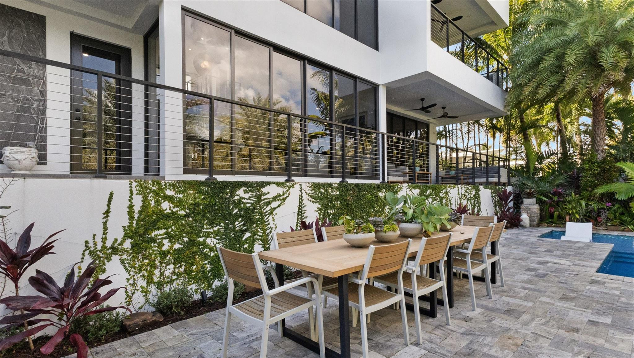 823 Ponce De Leon Fort Lauderdale, FL 33316